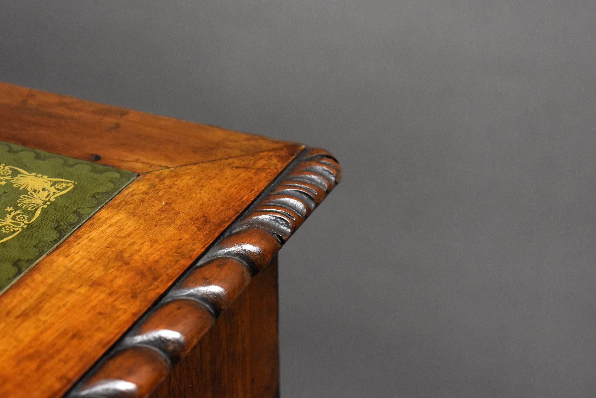 Antiker Pedestal-Schreibtisch aus Wurzelnuss im Angebot 4