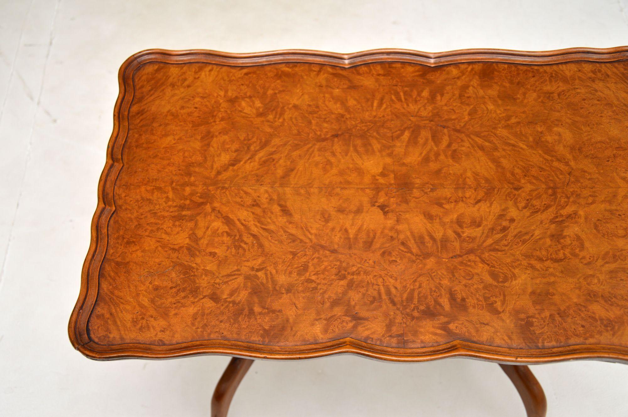 Antique Burr Walnut Pie Crust Coffee / Side Table In Good Condition For Sale In London, GB