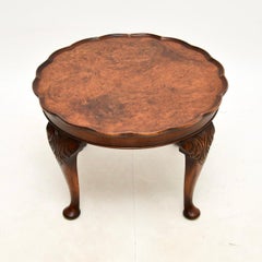 Table basse ancienne en ronce de noyer avec croûte à tarte