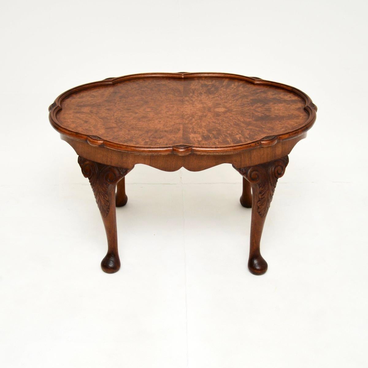 A gorgeous antique burr walnut pie crust coffee table. This was made in England, it dates from around the 1920’s.

It is a lovely size and is of outstanding quality. The top has stunning burr walnut grain patterns, this sits on cabriole legs with