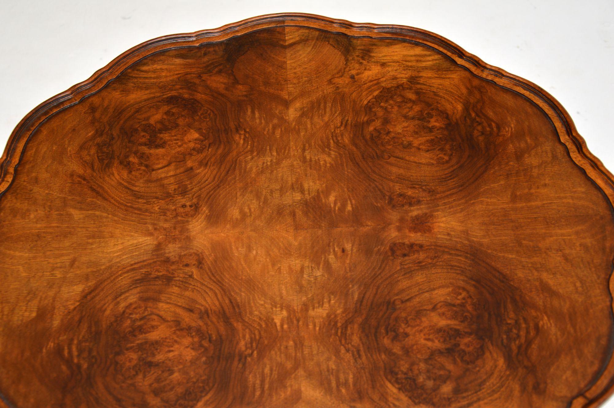 Antique Burr Walnut Pie Crust Coffee Table In Good Condition In London, GB