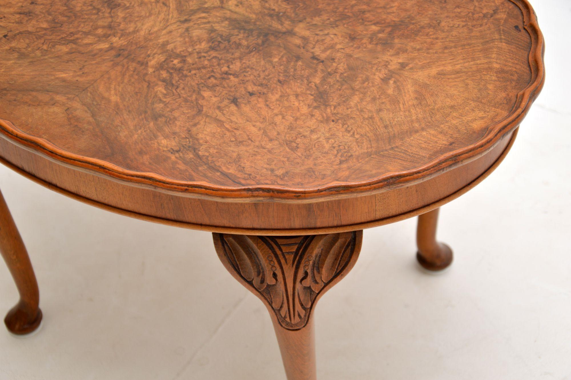 Antique Burr Walnut Pie Crust Coffee Table In Good Condition For Sale In London, GB