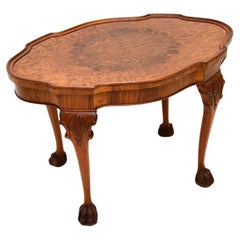 Table basse ancienne en ronce de noyer avec croûte à tarte