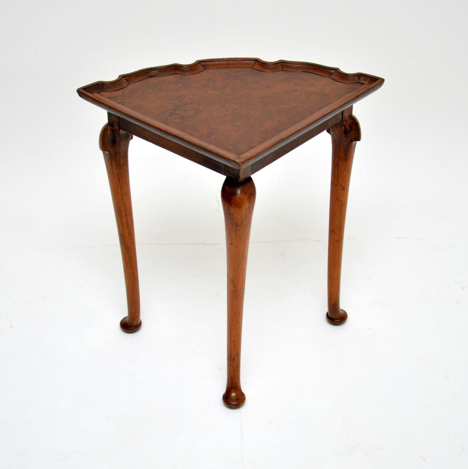 Antique Burr Walnut Pie Crust Nesting Coffee Table In Good Condition For Sale In London, GB