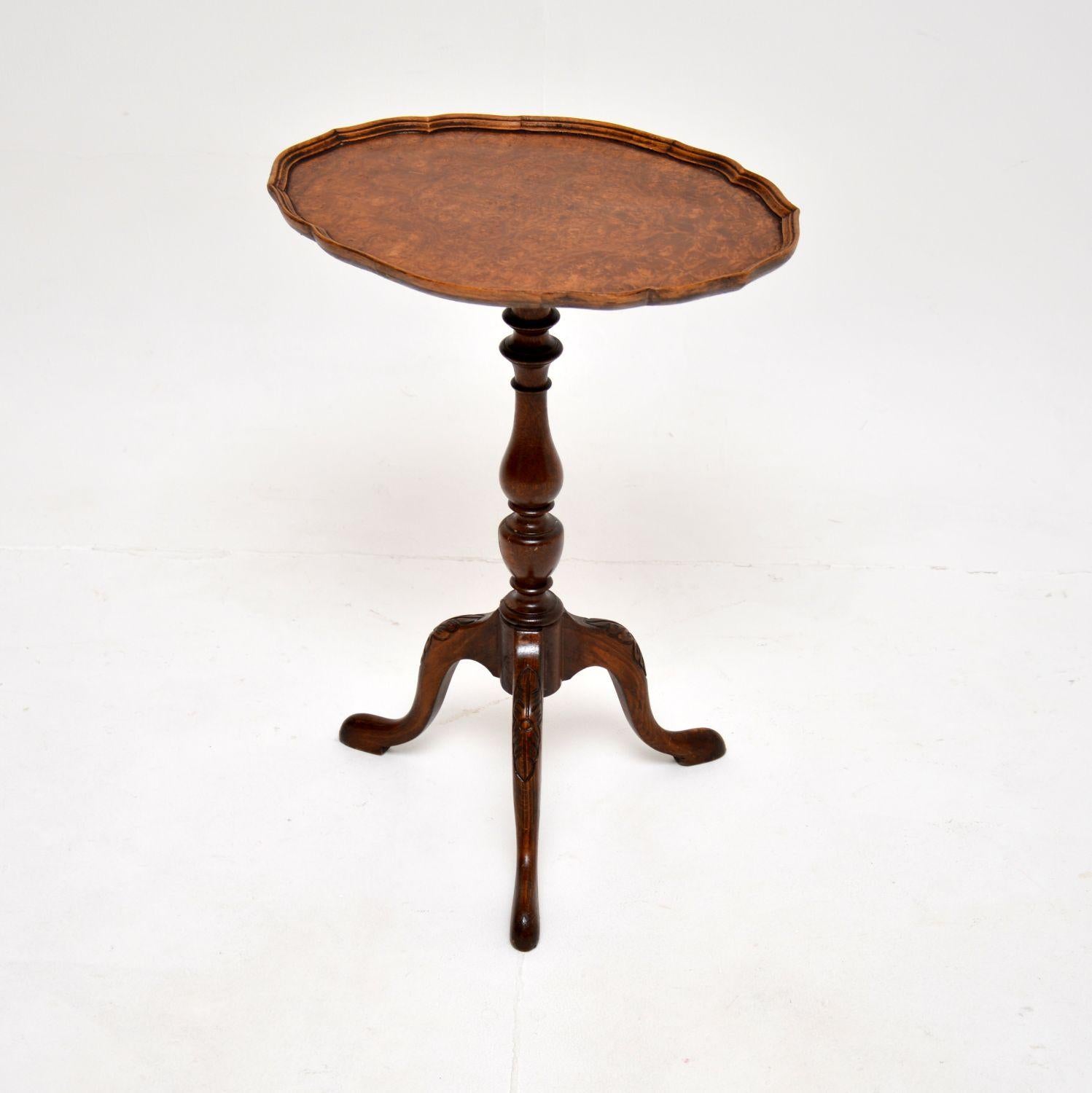 A beautiful and very well made antique burr walnut pie crust wine table. This was made in England, it dates from around the 1930’s period.

It is of very fine quality and is a lovely size to be placed in various settings around the home. The oval