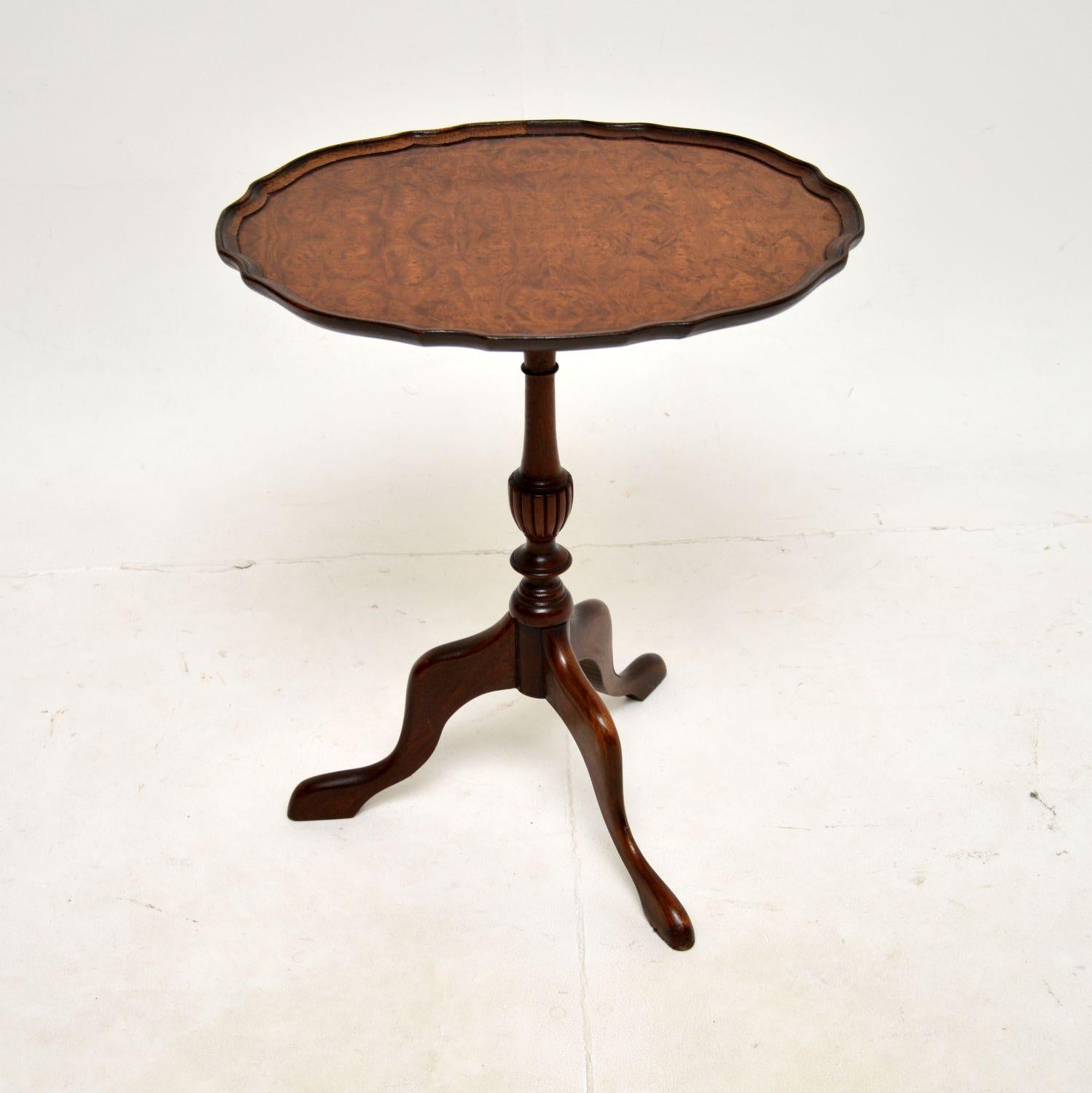 A beautiful antique burr walnut pie crust wine table. This was made in England, it dates from around the 1900-1910 period.

It is of superb quality and is a very useful size. The oval top has a raised pie crust edge and stunning burr walnut grain