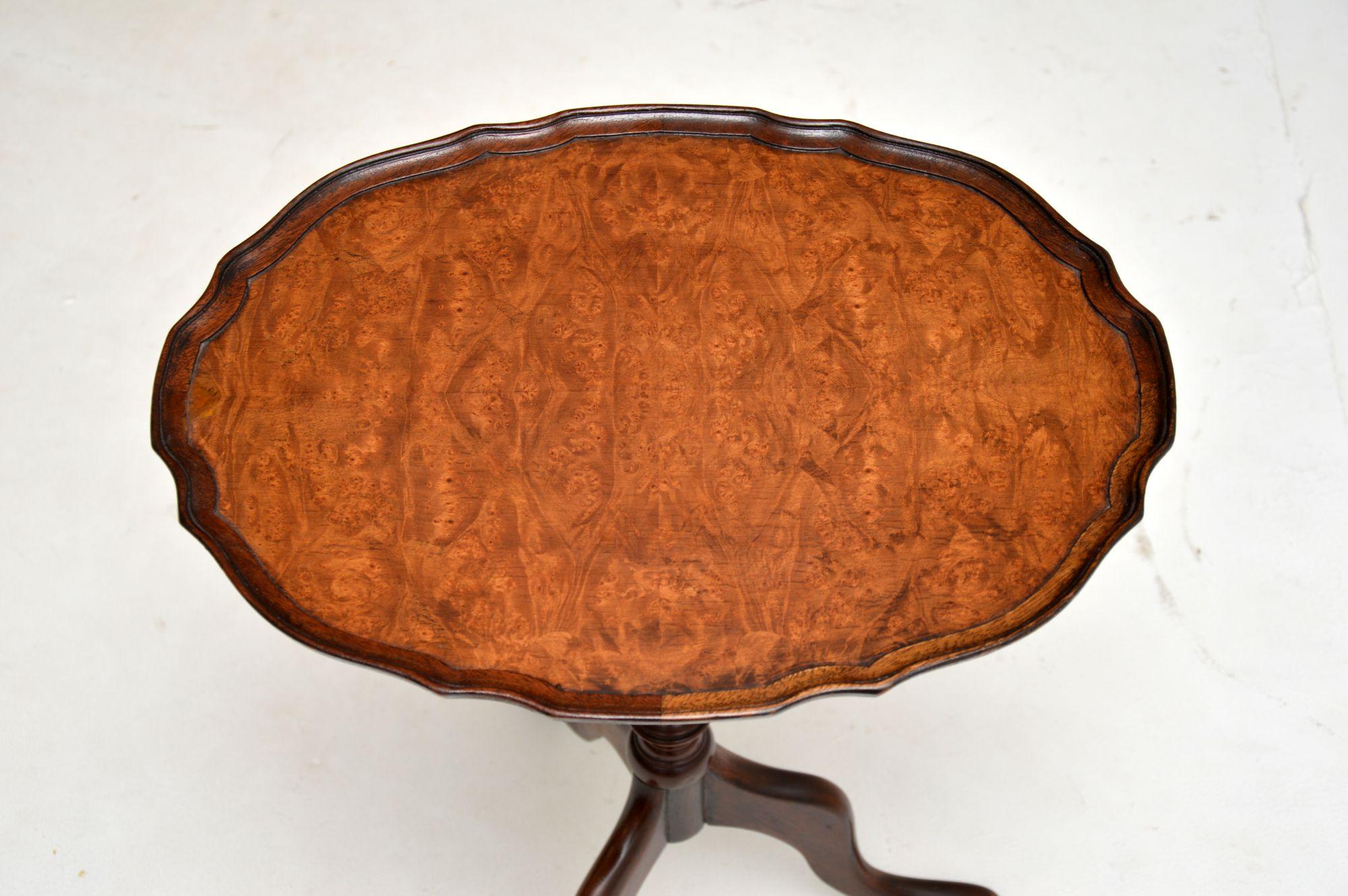 Antique Burr Walnut Pie Crust Wine Table In Good Condition In London, GB