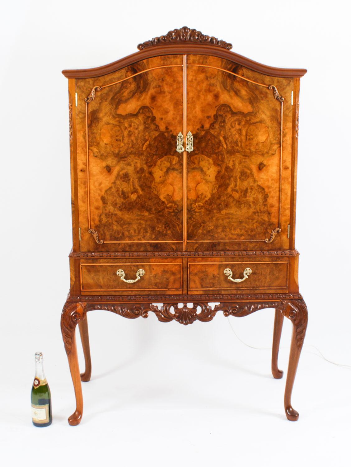 Ancienne armoire à cocktails en ronce de noyer Queen Anne Bar à boissons sec 20ème siècle en vente 13