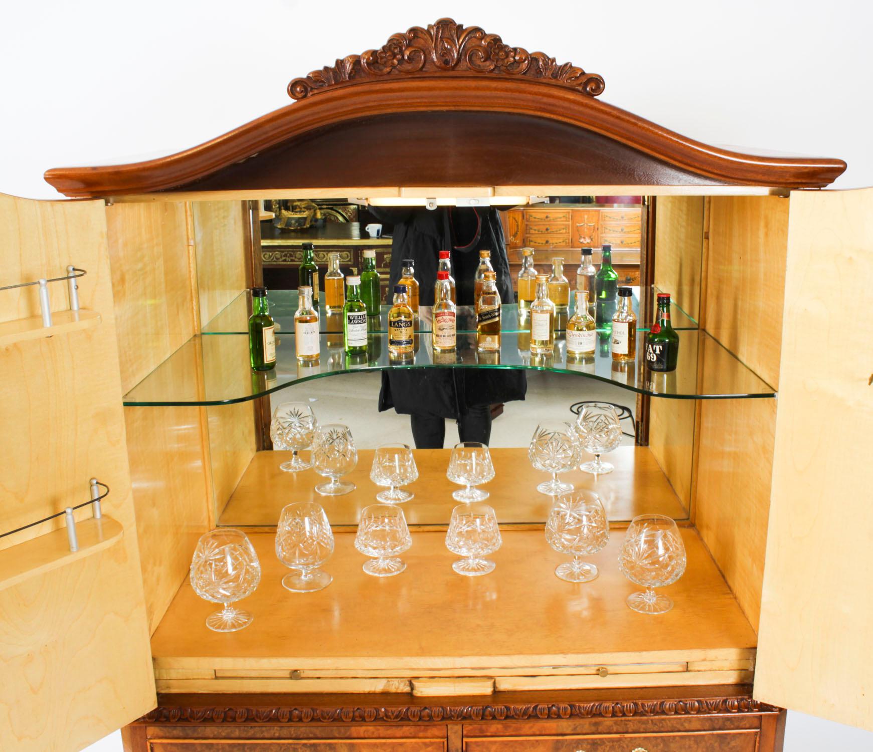 Ancienne armoire à cocktails en ronce de noyer Queen Anne Bar à boissons sec 20ème siècle Bon état - En vente à London, GB