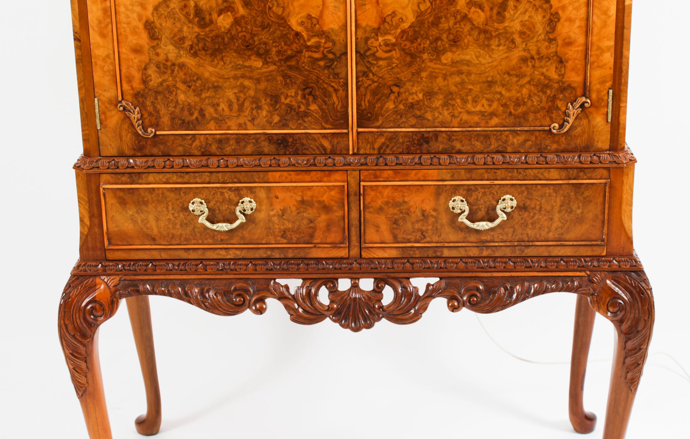 Verre Ancienne armoire à cocktails en ronce de noyer Queen Anne Bar à boissons sec 20ème siècle en vente