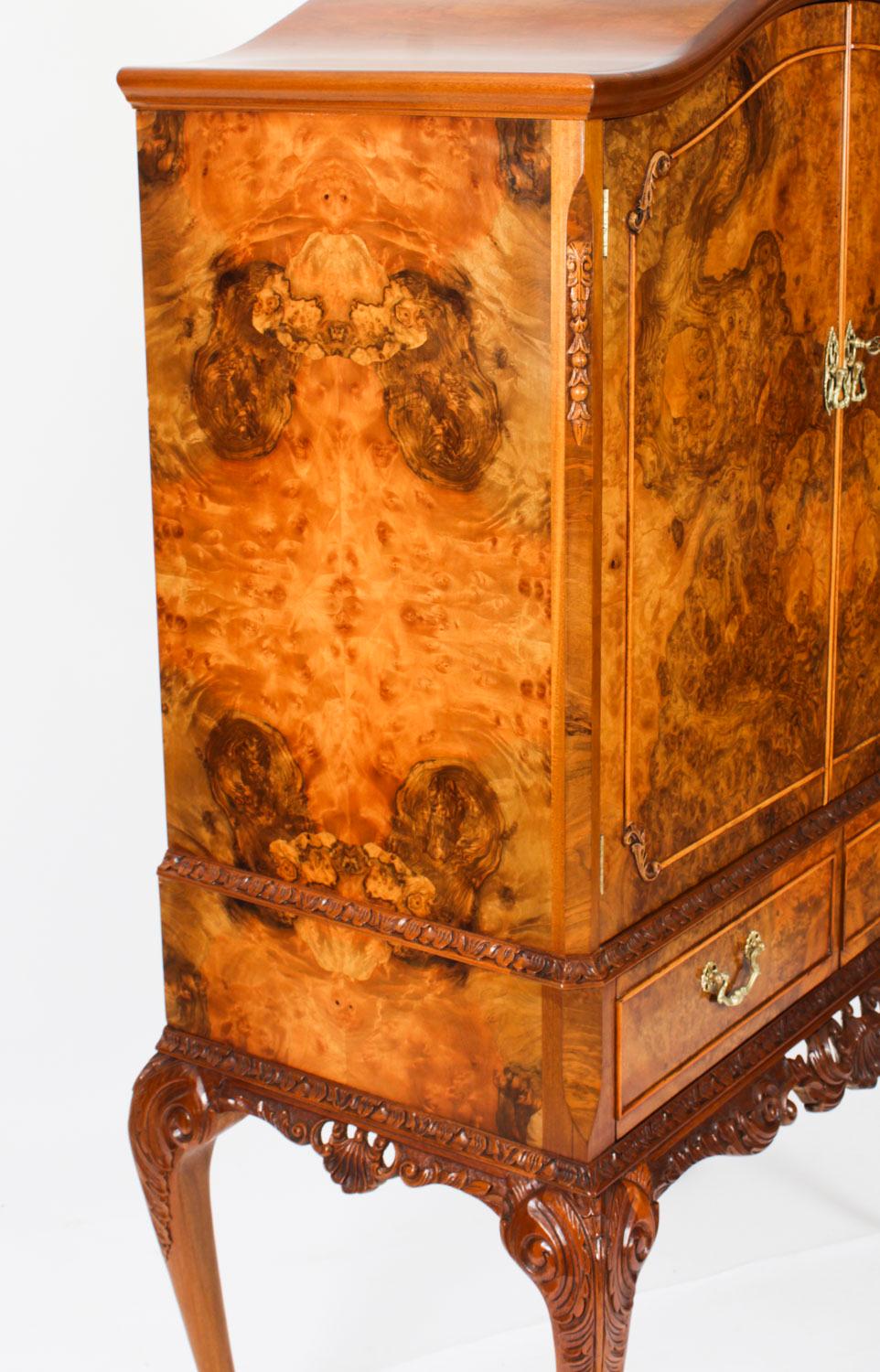 Ancienne armoire à cocktails en ronce de noyer Queen Anne Bar à boissons sec 20ème siècle en vente 3