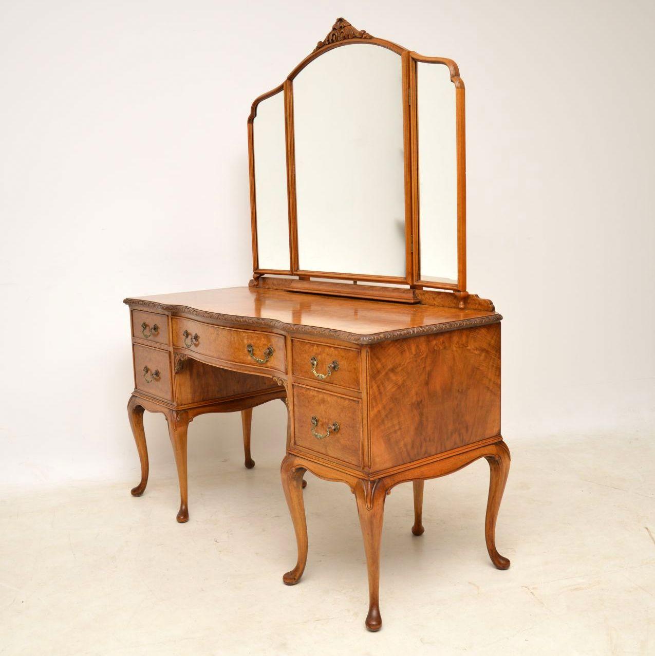 queen anne dressing table with mirror