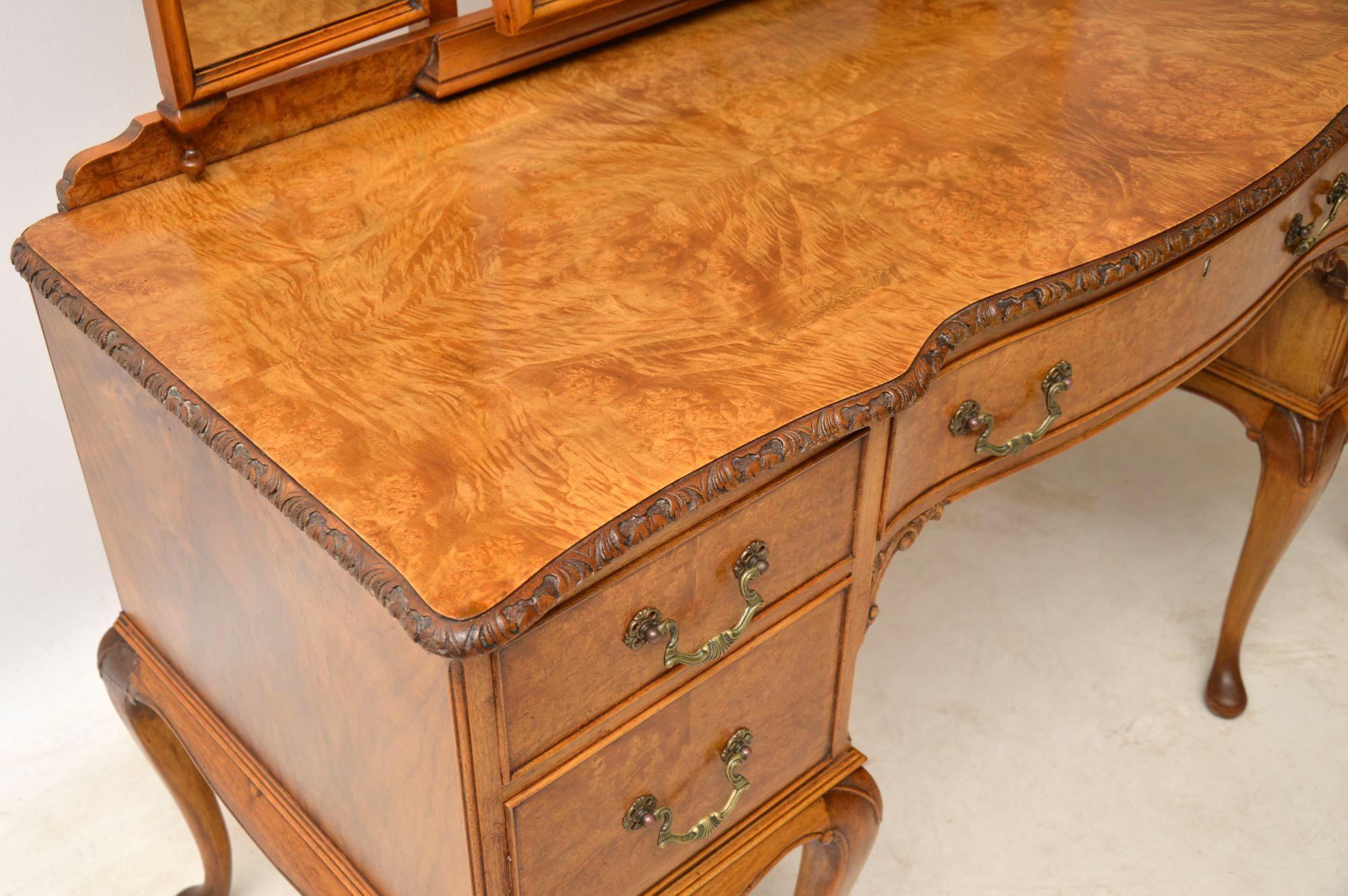 Antique Burr Walnut Queen Anne Dressing Table In Excellent Condition In London, GB