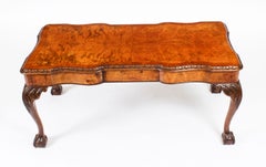 Table basse ancienne en ronce de noyer de style néo-Queen Anne, années 1920