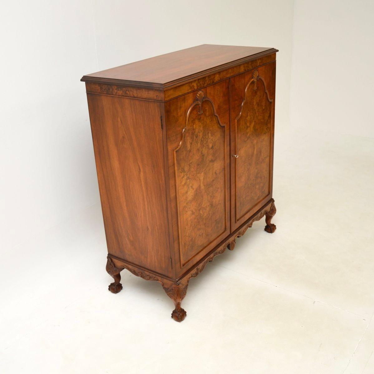 Antique Burr Walnut Queen Anne Style Cabinet In Good Condition For Sale In London, GB