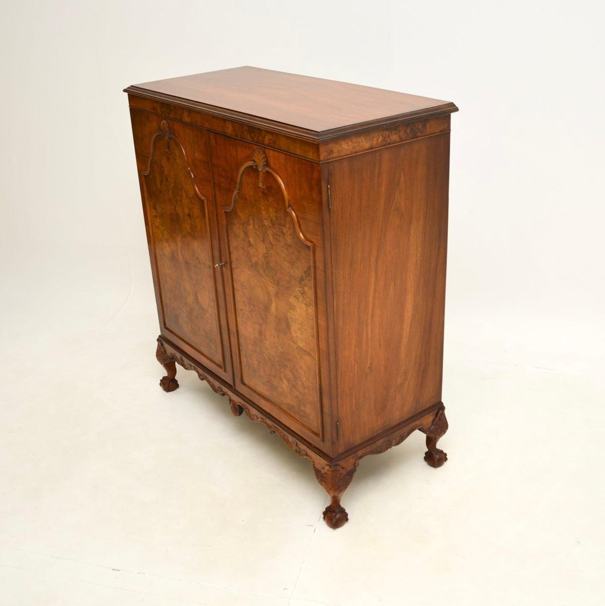 Early 20th Century Antique Burr Walnut Queen Anne Style Cabinet For Sale
