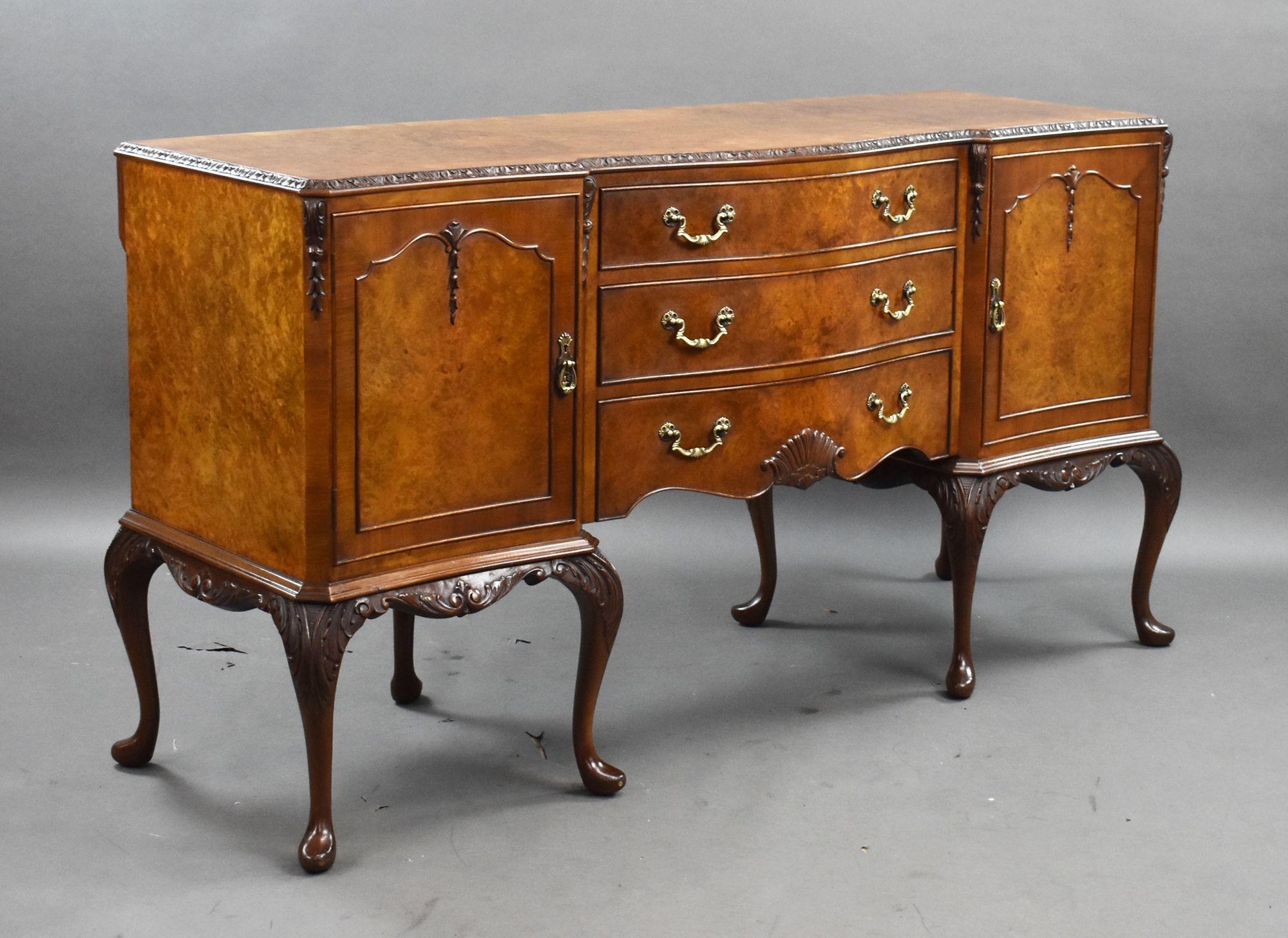 Antique Burr Walnut Queen Anne Style Dining Suite In Excellent Condition For Sale In Chelmsford, Essex