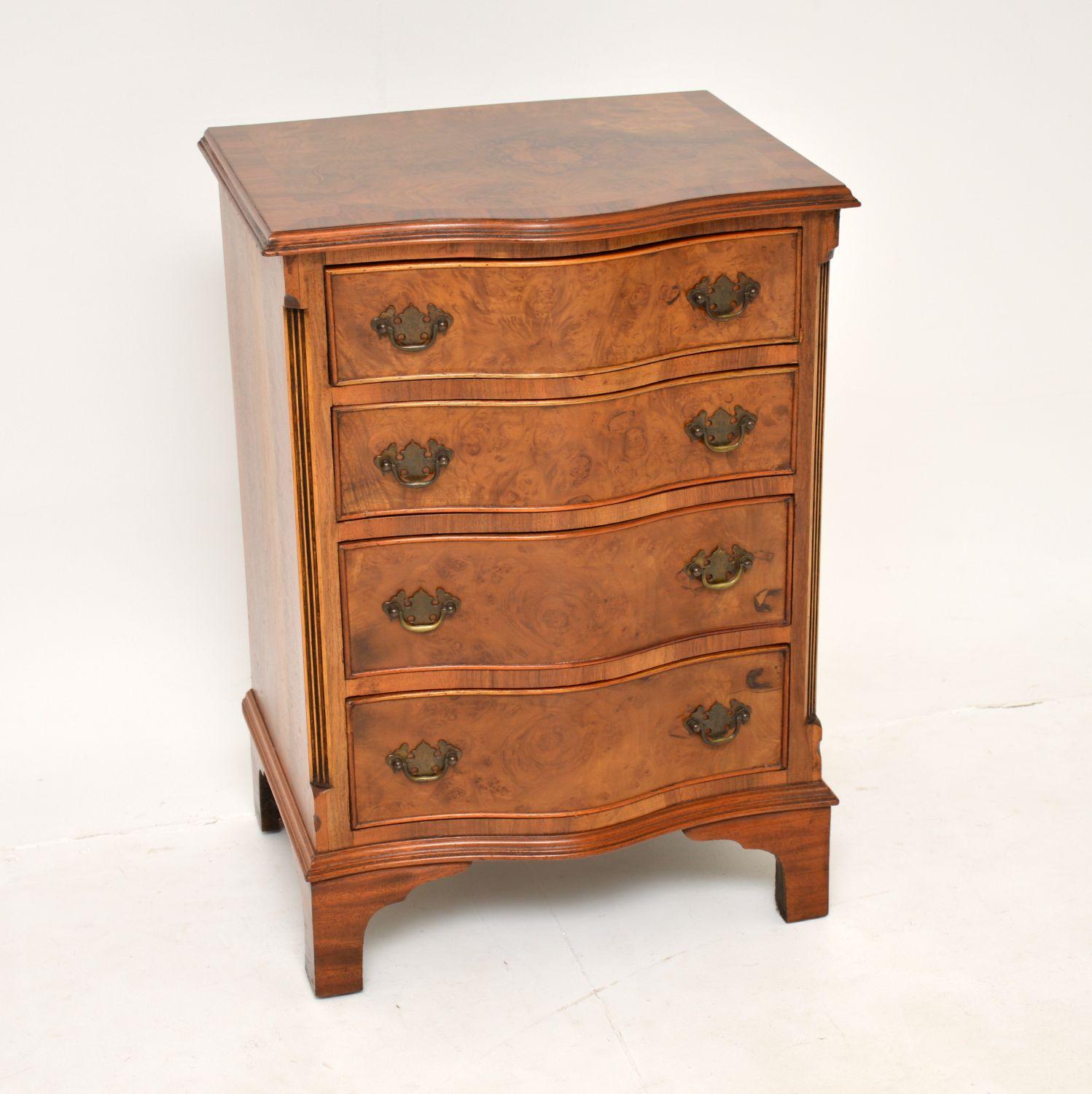 It is of excellent quality, with beautiful burr walnut grain patterns. This chest has a cross banded top, grooved canted corners, bracket feet and the drawers are graduated in depth, with original brass handles. It is a very useful size to be used