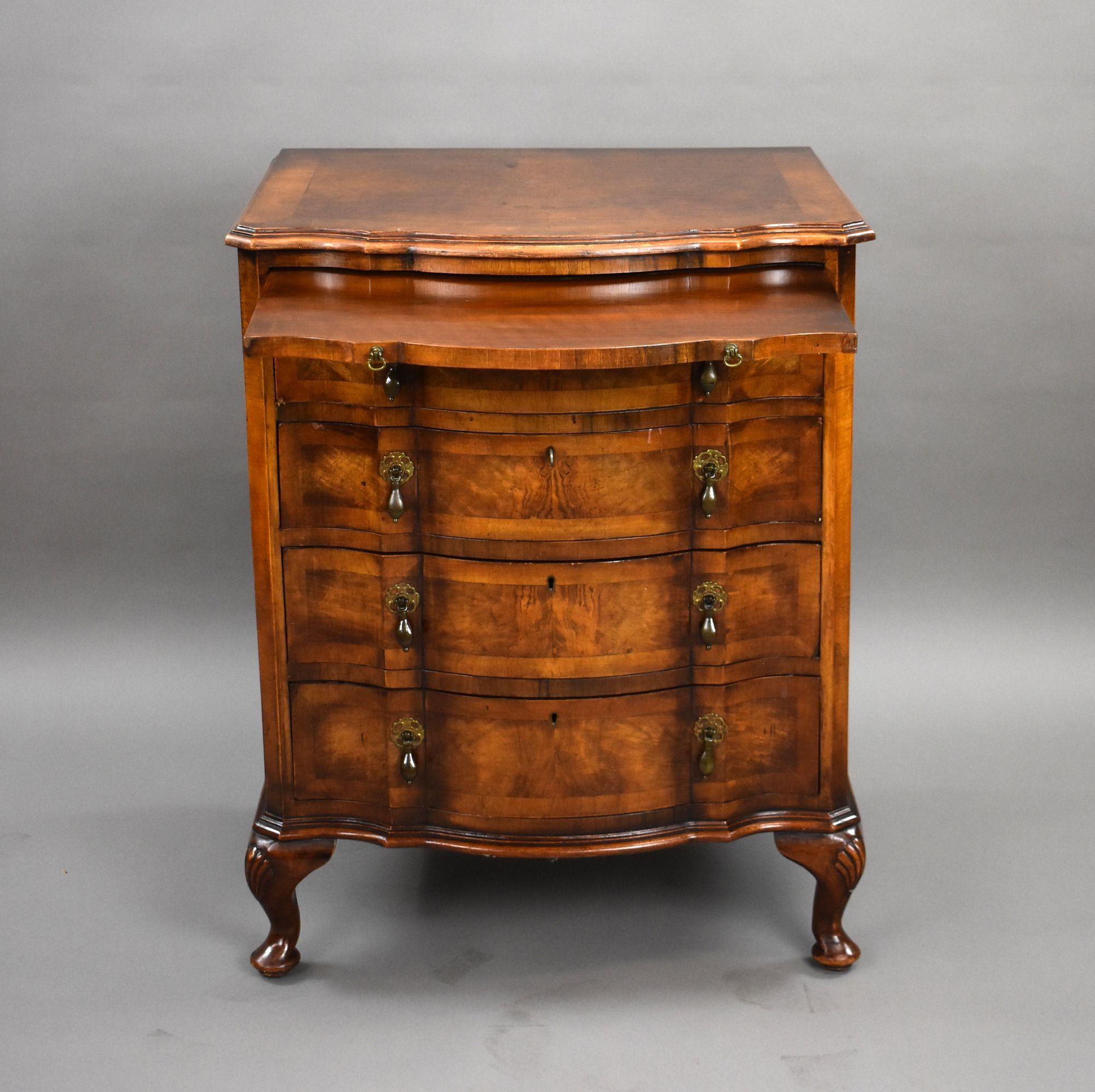 Antique Burr Walnut Serpentine Chest of Drawers For Sale 1