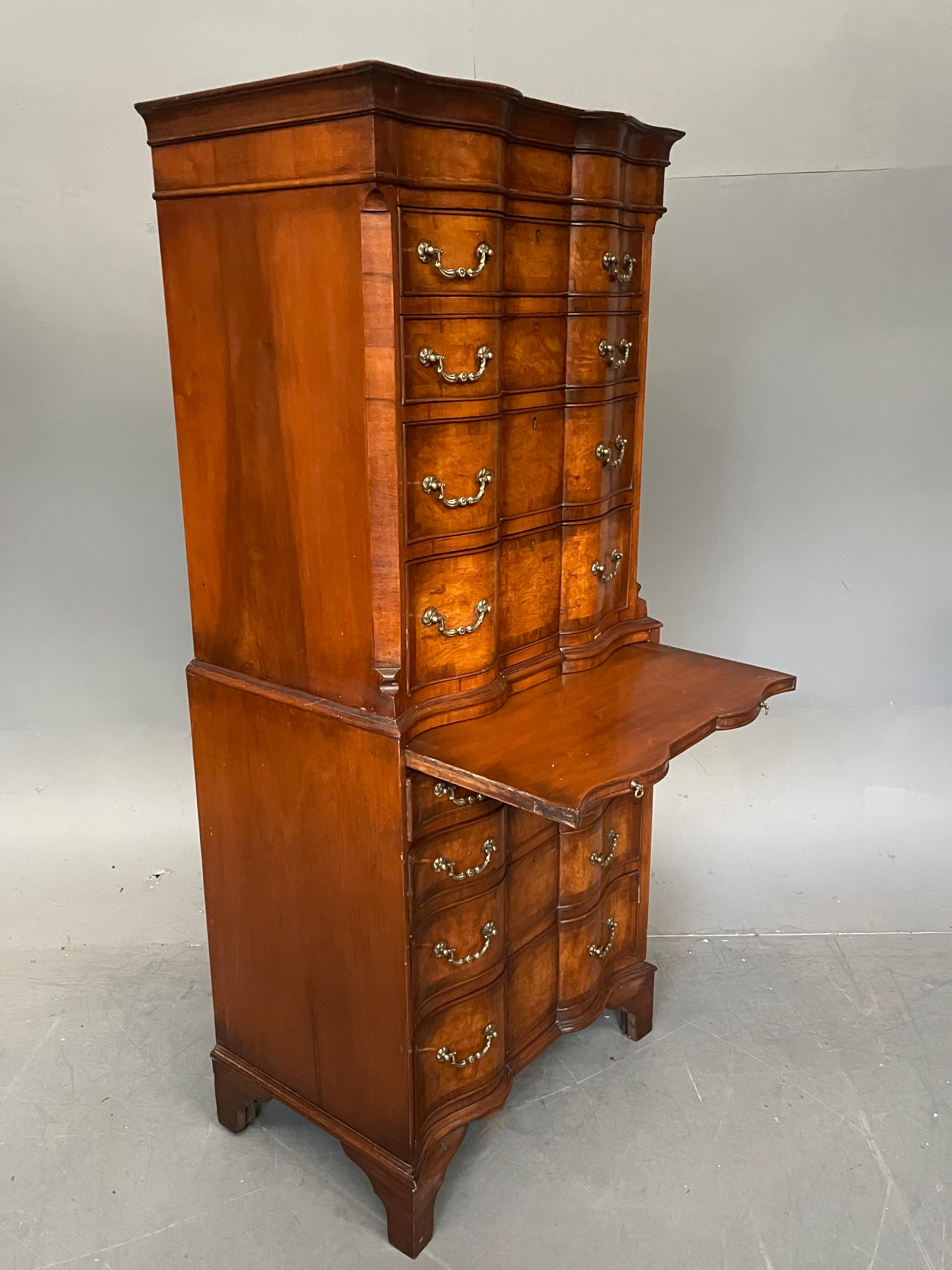 Antique burr walnut serpentine tall boy commode In Good Condition In Chelmsford, GB
