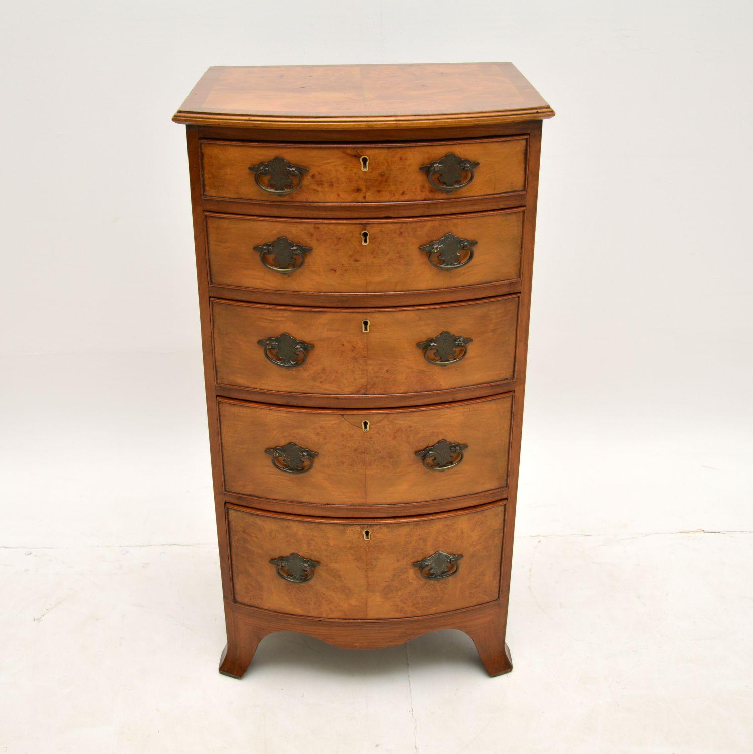 A stunning original antique chest of drawers in burr walnut dating from around the 1900-1910 period.

It is of superb quality and is a lovely, petite size. The burr walnut grain patterns are stunning throughout, this has beautiful original brass