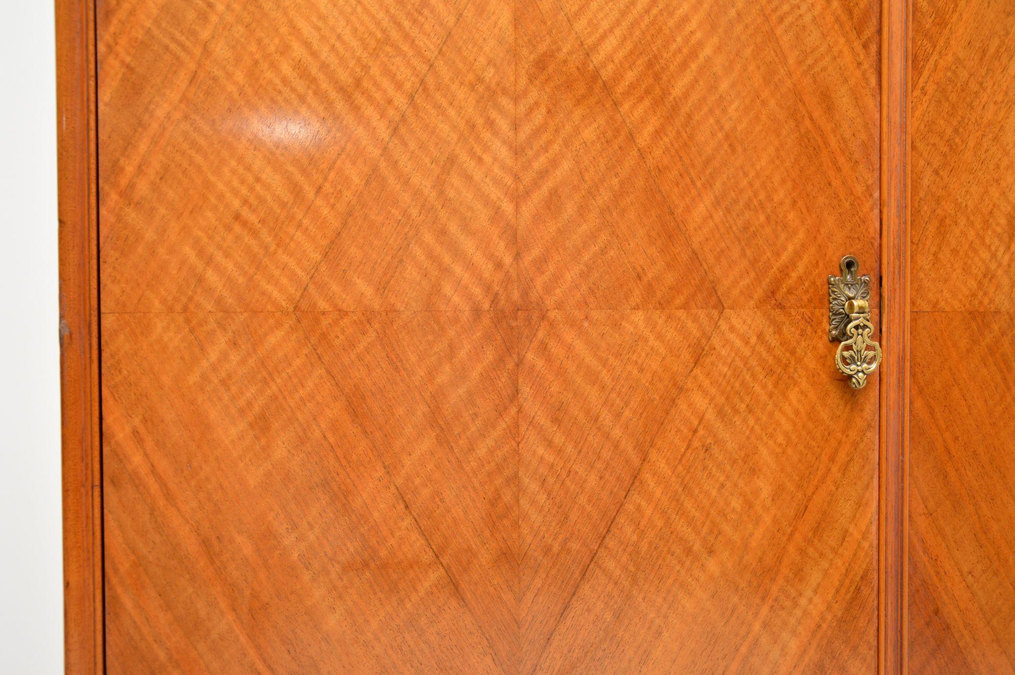 Ancienne armoire ancienne en ronce de noyer et sycomore 2