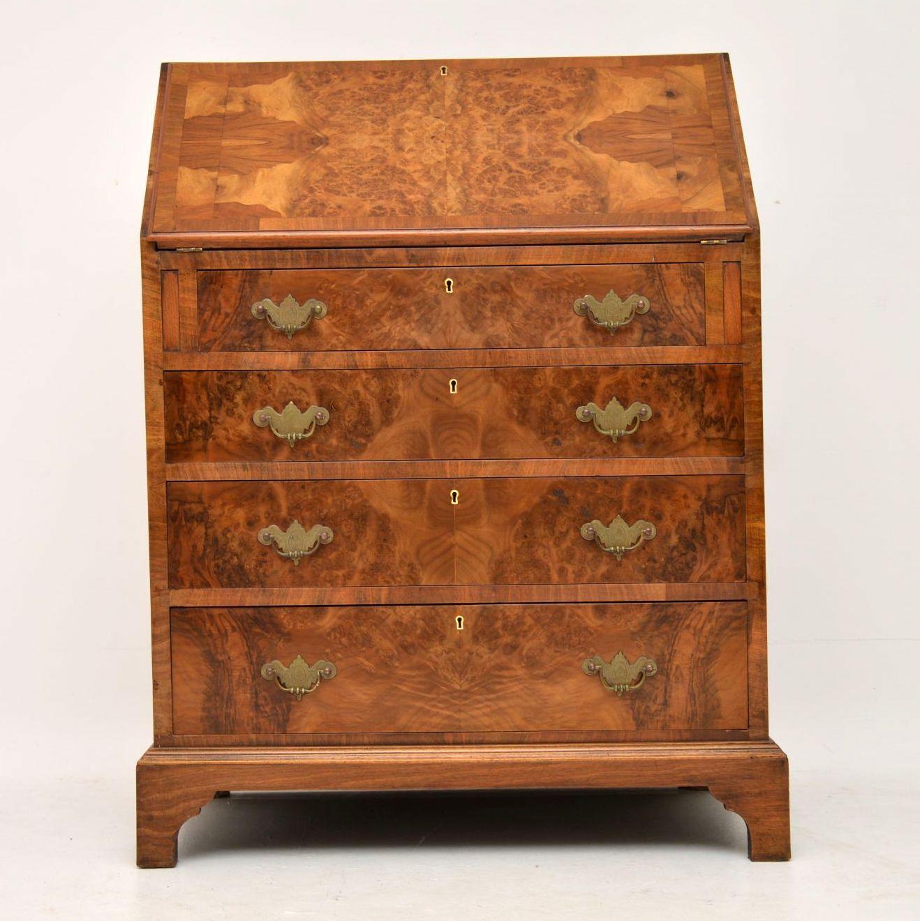Antique burr walnut bureau dating from circa 1910s-1920s period and in good condition. It’s high quality, having fine dovetails on the drawers and a nice interior. The top and slope are cross banded, while the drawers are all graduated in depth with