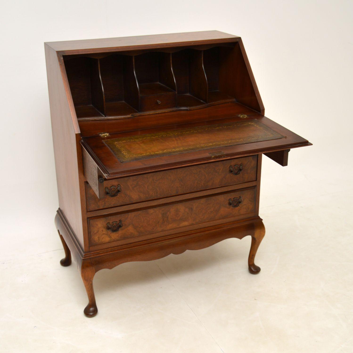 A smart and useful antique writing bureau in burr walnut. This was made in England, it dates from around the 1930s-1950s period.
It’s well made and a very practical item, offering a compact leather top work space and lots of storage space. This has