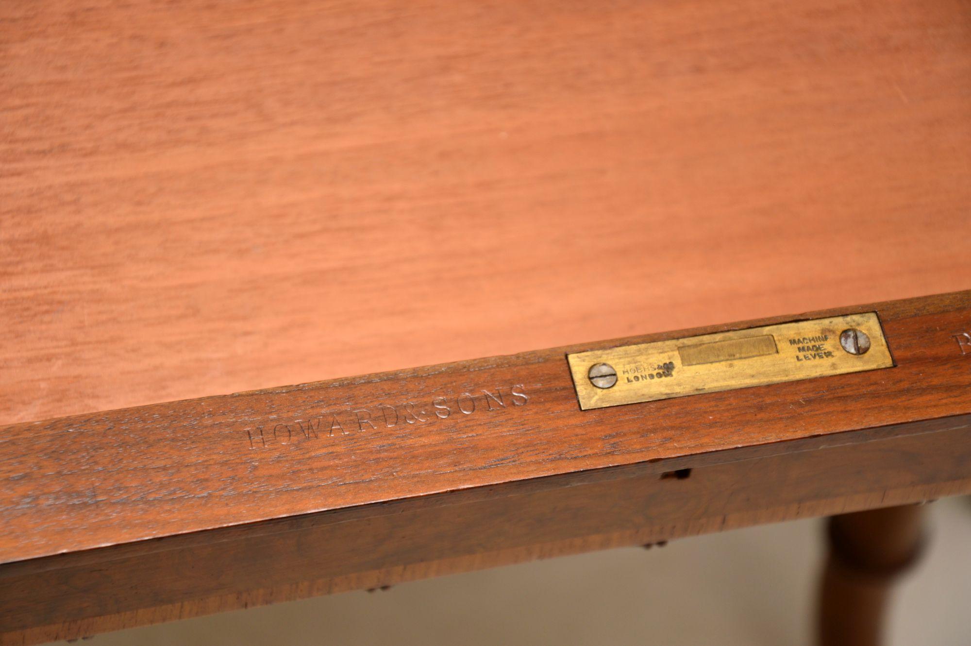 Antiker Schreibtisch aus Wurzelholz aus Nussbaumholz von Howard & Sons im Angebot 5