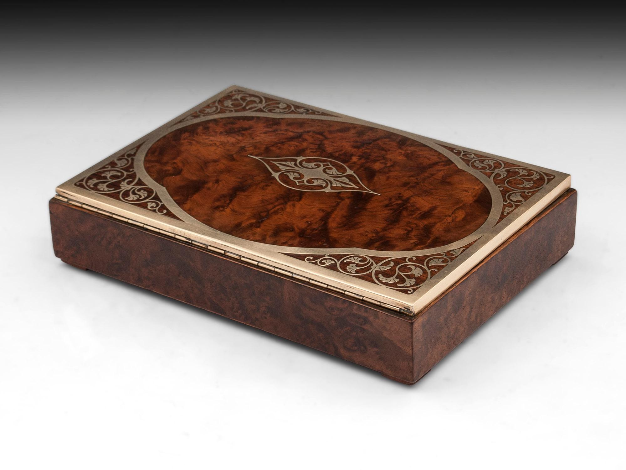 Antique Burr Yew Jewelry Box Silk Lined Brass Edge, 19th Century In Good Condition For Sale In Northampton, United Kingdom