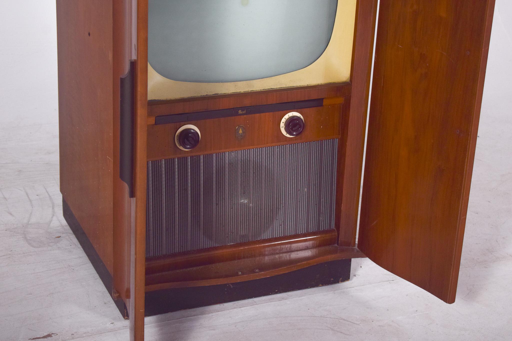 Ancien meuble de télévision pour radio Bush en vente 1