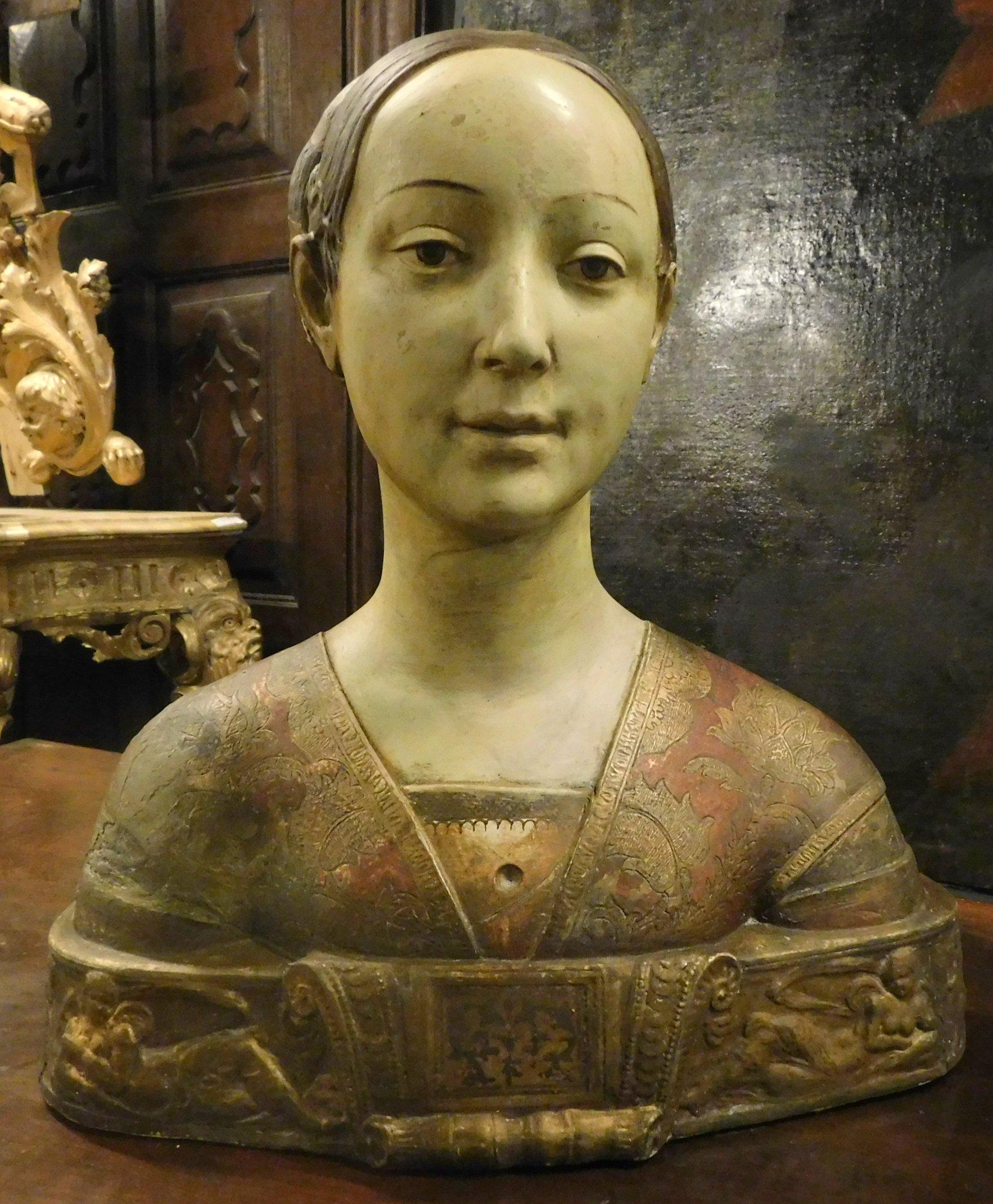 Antique bust of a Florentine noblewoman in hand-glazed and hand-sculpted terracotta, sculpture statue depicting a precious half-length, from the 19th century, measuring cm length 45 x height 47, depth 18 cm.
Coming from the noble house of Florence