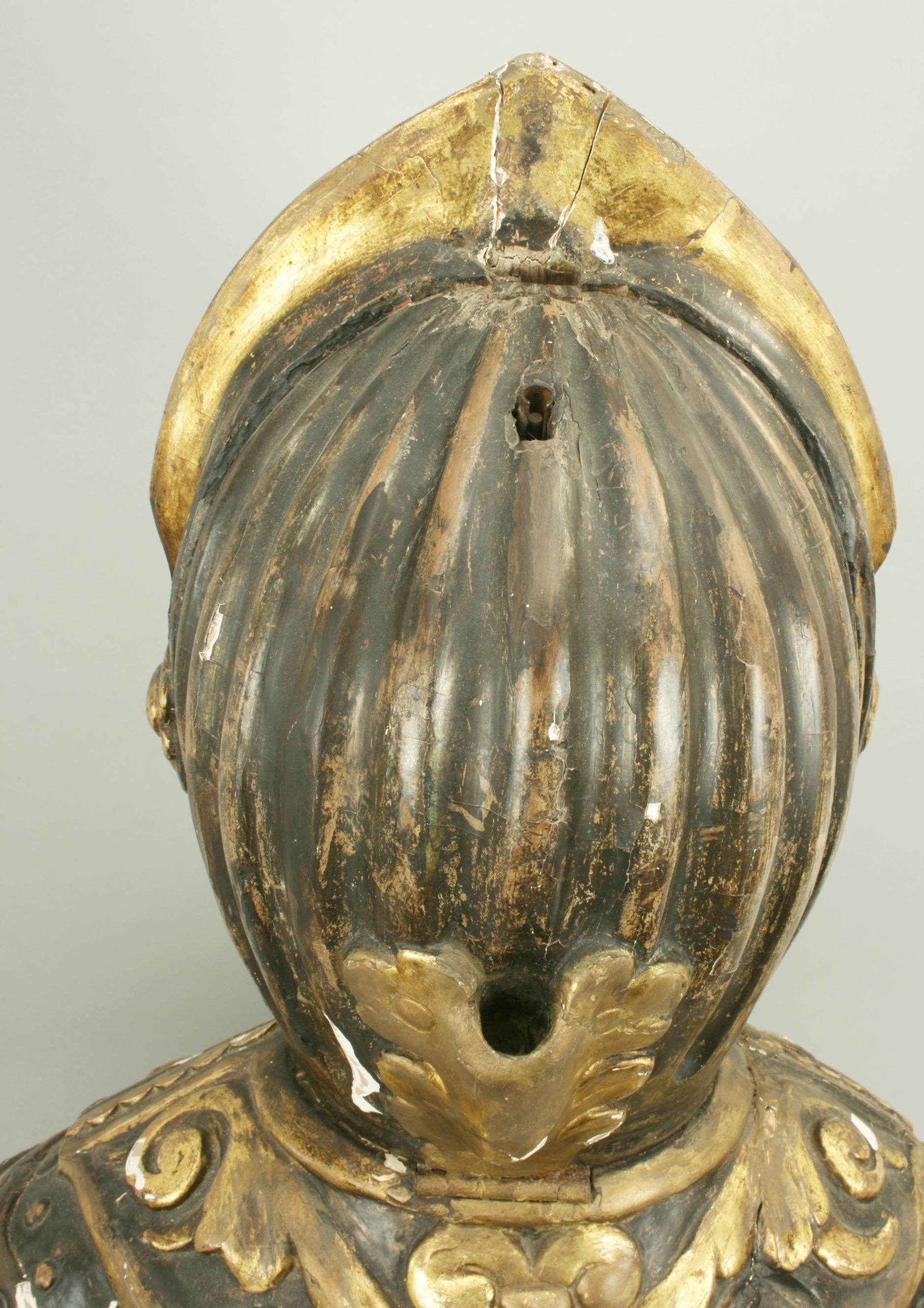 XVIIIe siècle Buste ancien d'un chevalier espagnol, sculpté à la main avec gesso et peinture d'origine en vente
