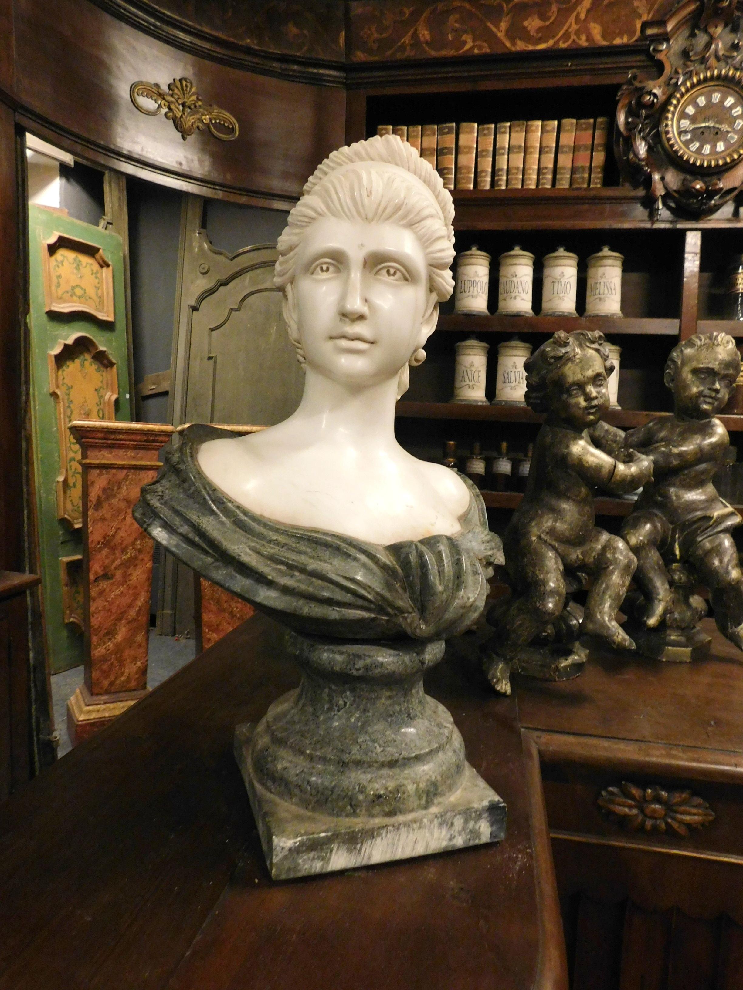 Antique Bust of a woman, hand-carved statue in prezisos white Carrara marble and green Serpentine marble, depicting a damsel from the 19th century in Italy.
 Measure cm W 37 x H 64 x D 28.