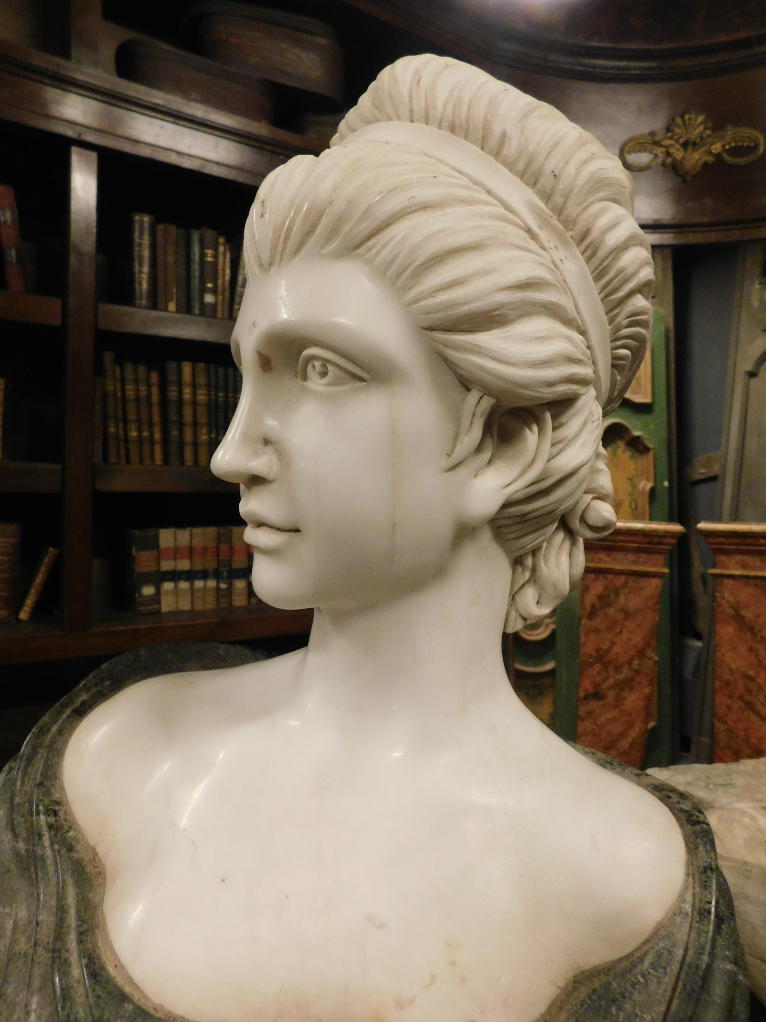 Hand-Carved Antique Bust of a Woman Carved in White and Green Marble, 19th Century Italy