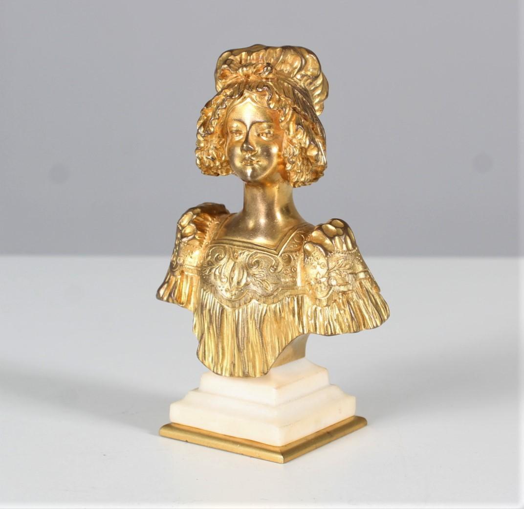 Antique Bust of a Woman, Gilded Bronze, Signed Eugene Hannoteau, circa 1900 In Good Condition For Sale In Greven, DE