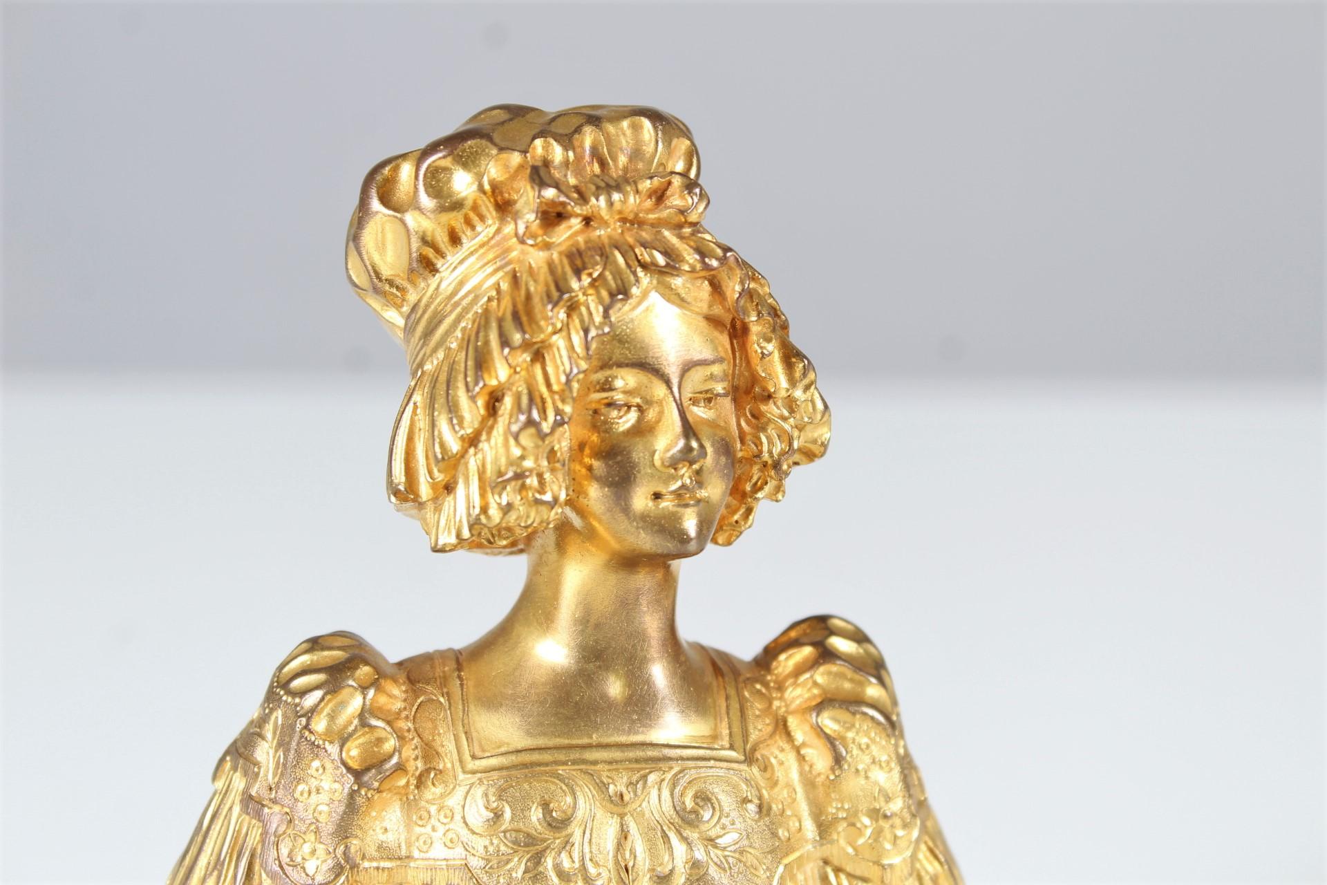Early 20th Century Antique Bust of a Woman, Gilded Bronze, Signed Eugene Hannoteau, circa 1900 For Sale