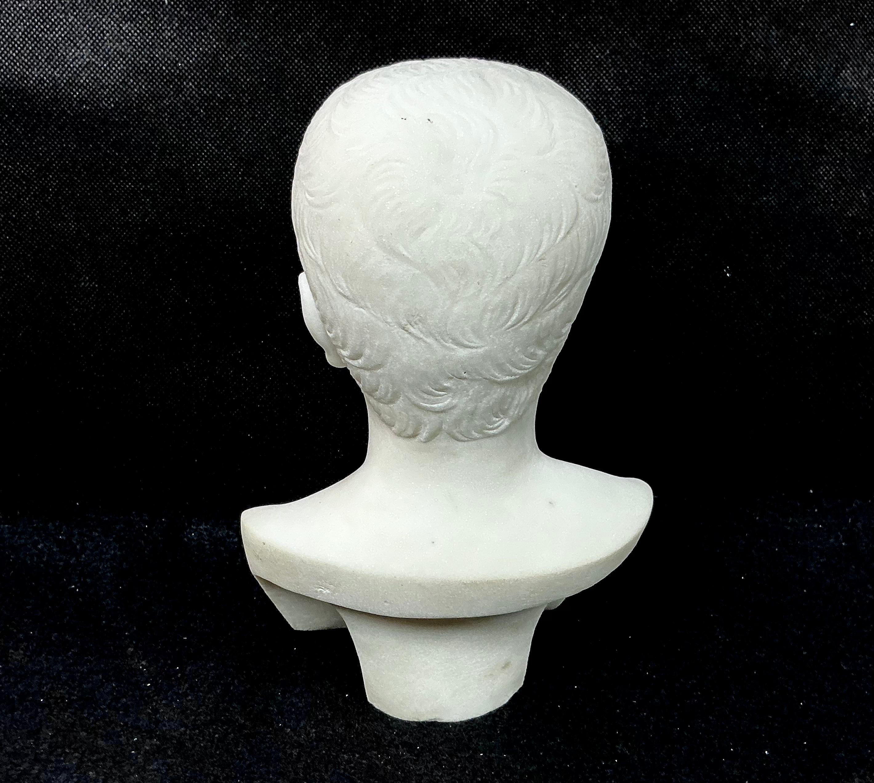 Marmo Antico busto del giovane Napoleone, marmo di Carrera intagliato in vendita