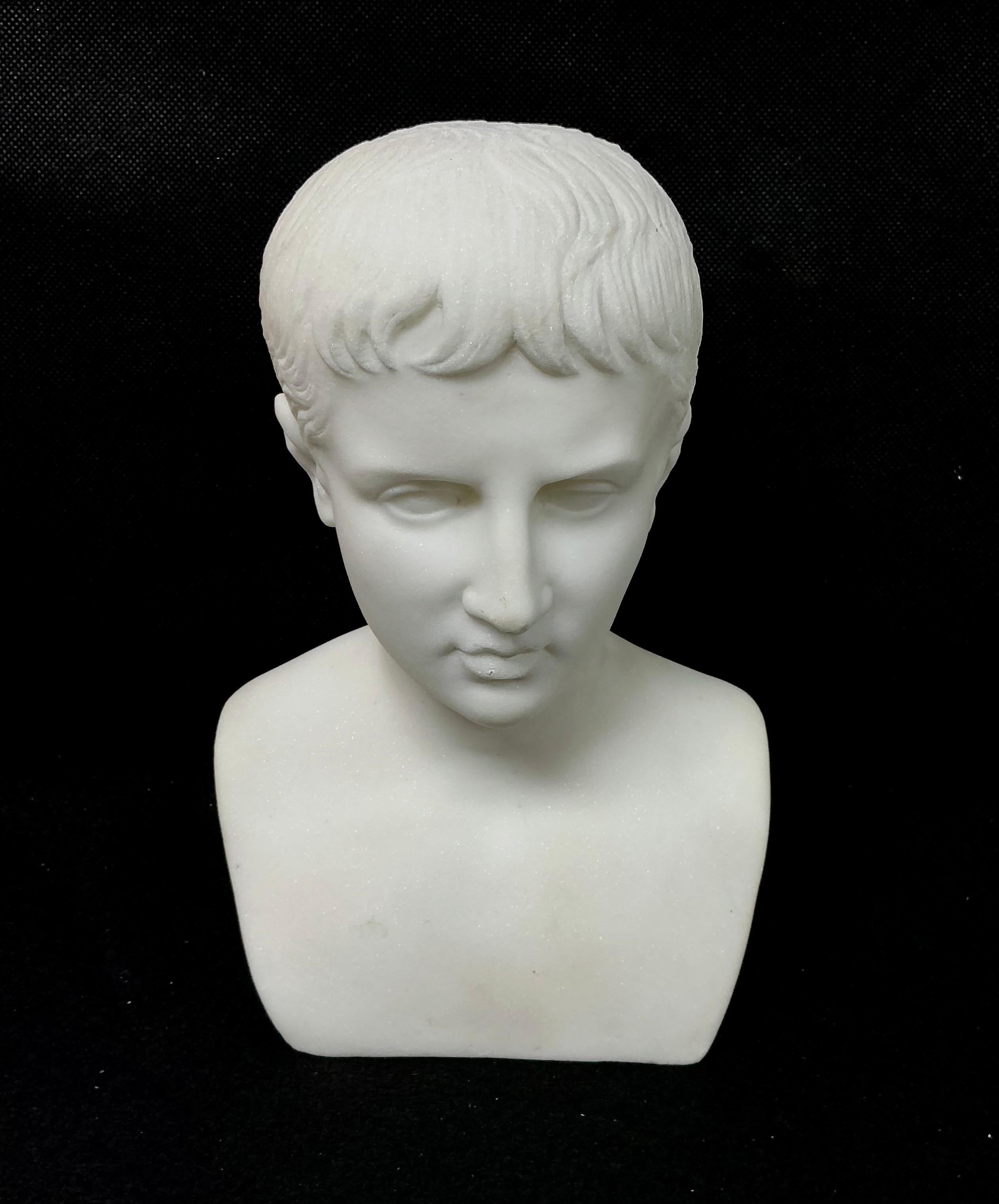 Antico busto del giovane Napoleone, marmo di Carrera intagliato in vendita 2