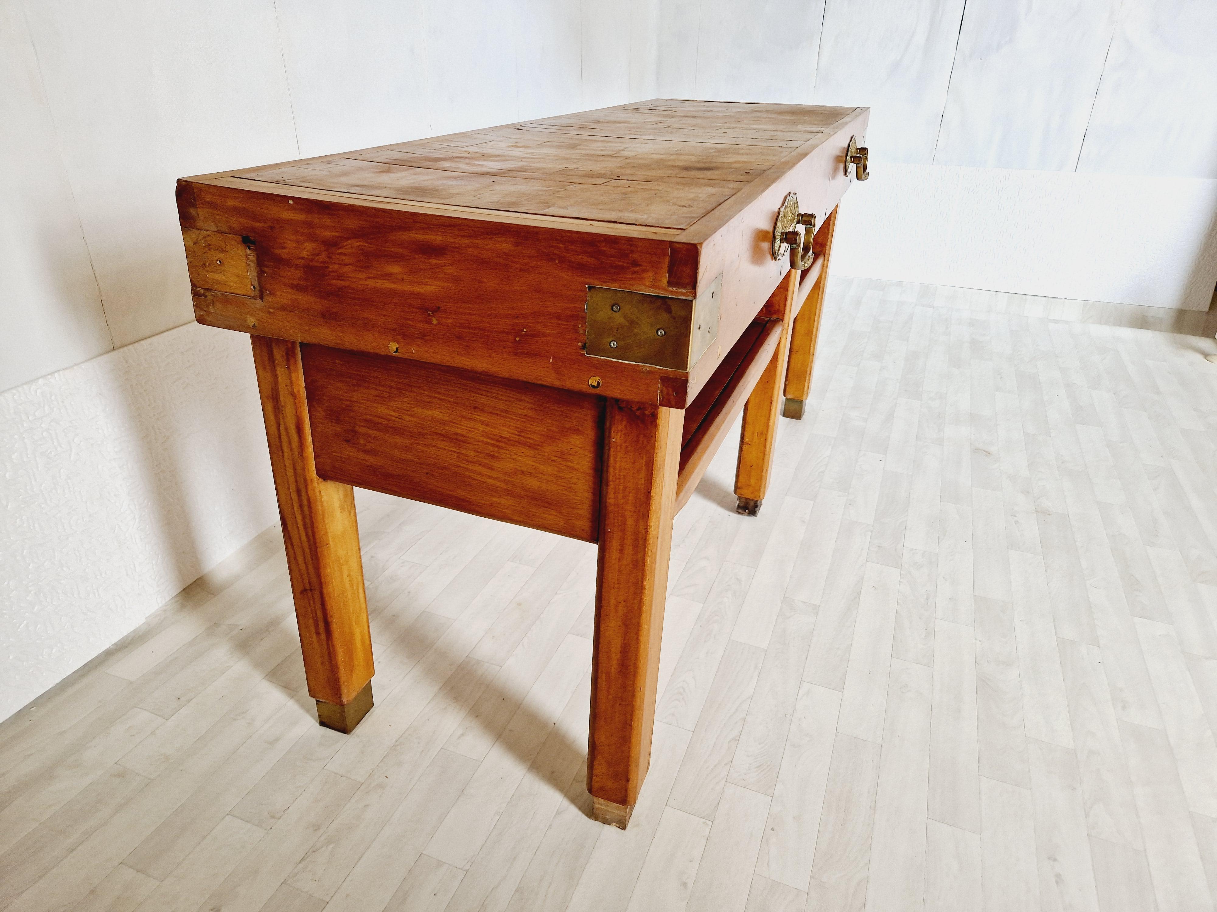 Antique Butchers Block Table Kitchen Island In Good Condition In Buxton, GB