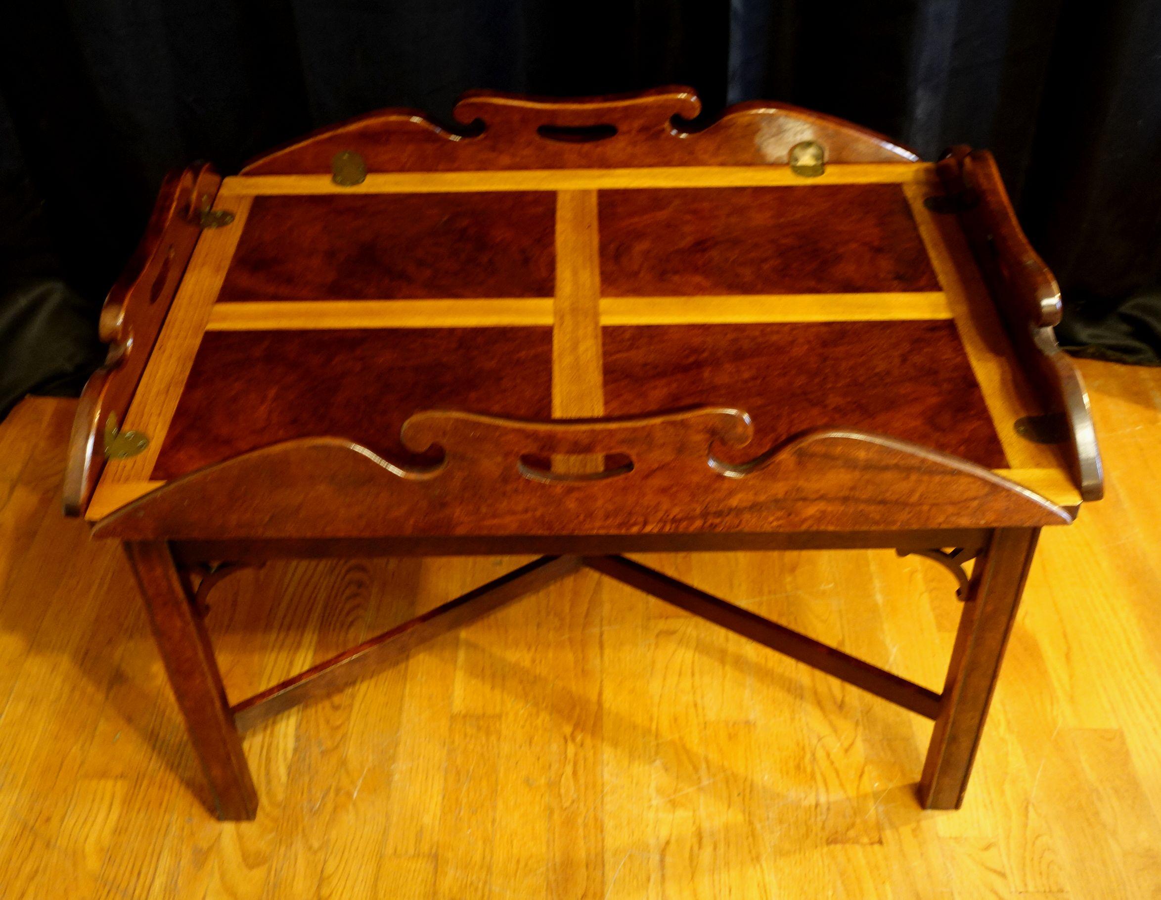 Table basse de style plateau de majordome, bois mélangés, extrémités et côtés rabattables, 22