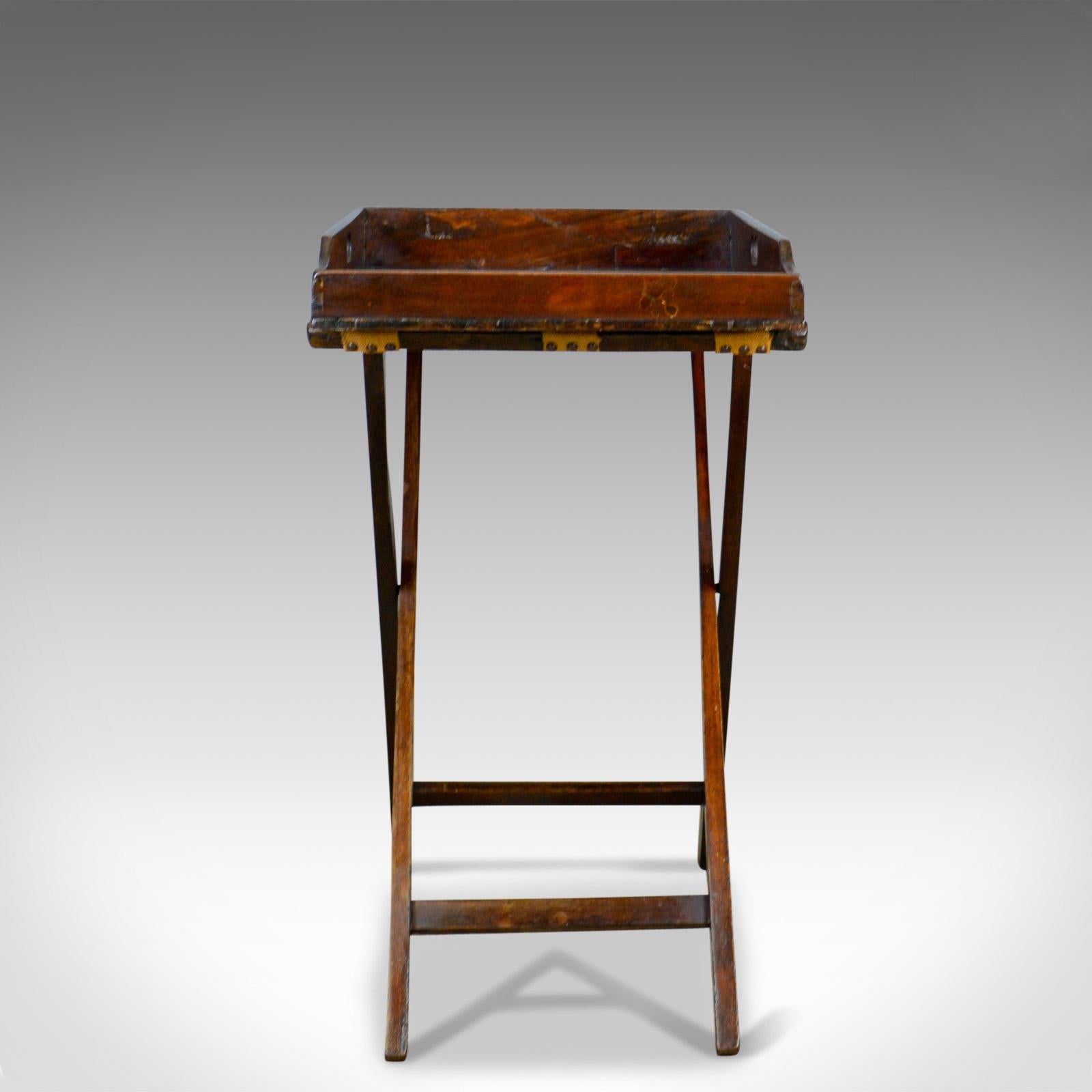 Antiker Butler's Tabletttisch:: viktorianisch:: Mahagoni:: klappbarer Ständer:: um 1900 (Spätviktorianisch)