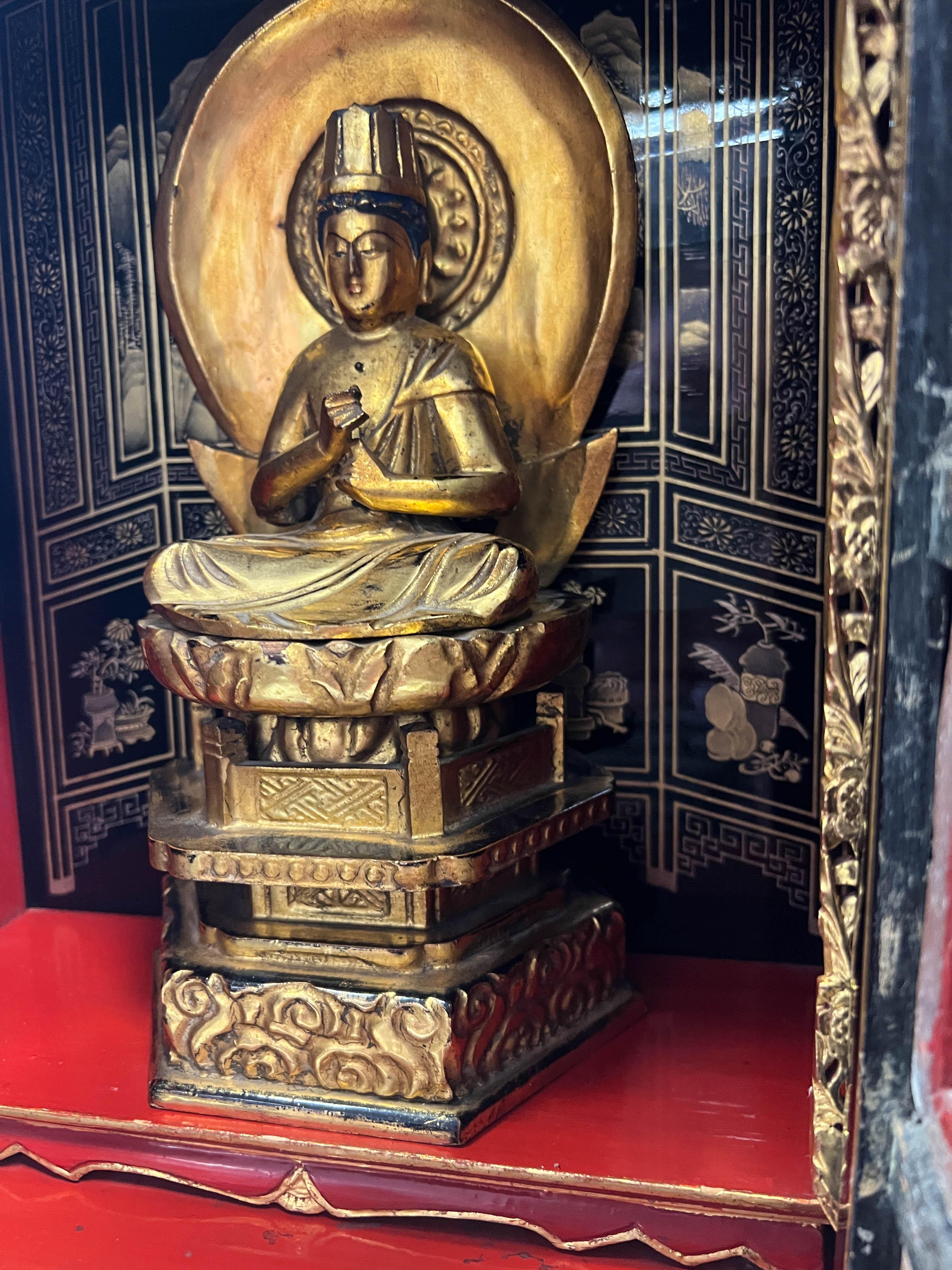 Antique Butsudan Shrine In Good Condition For Sale In Palm Beach Gardens, FL