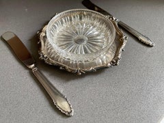 Antico piatto per il burro e coltello, piatto per il burro in cristallo d'argento, stoviglie decorative