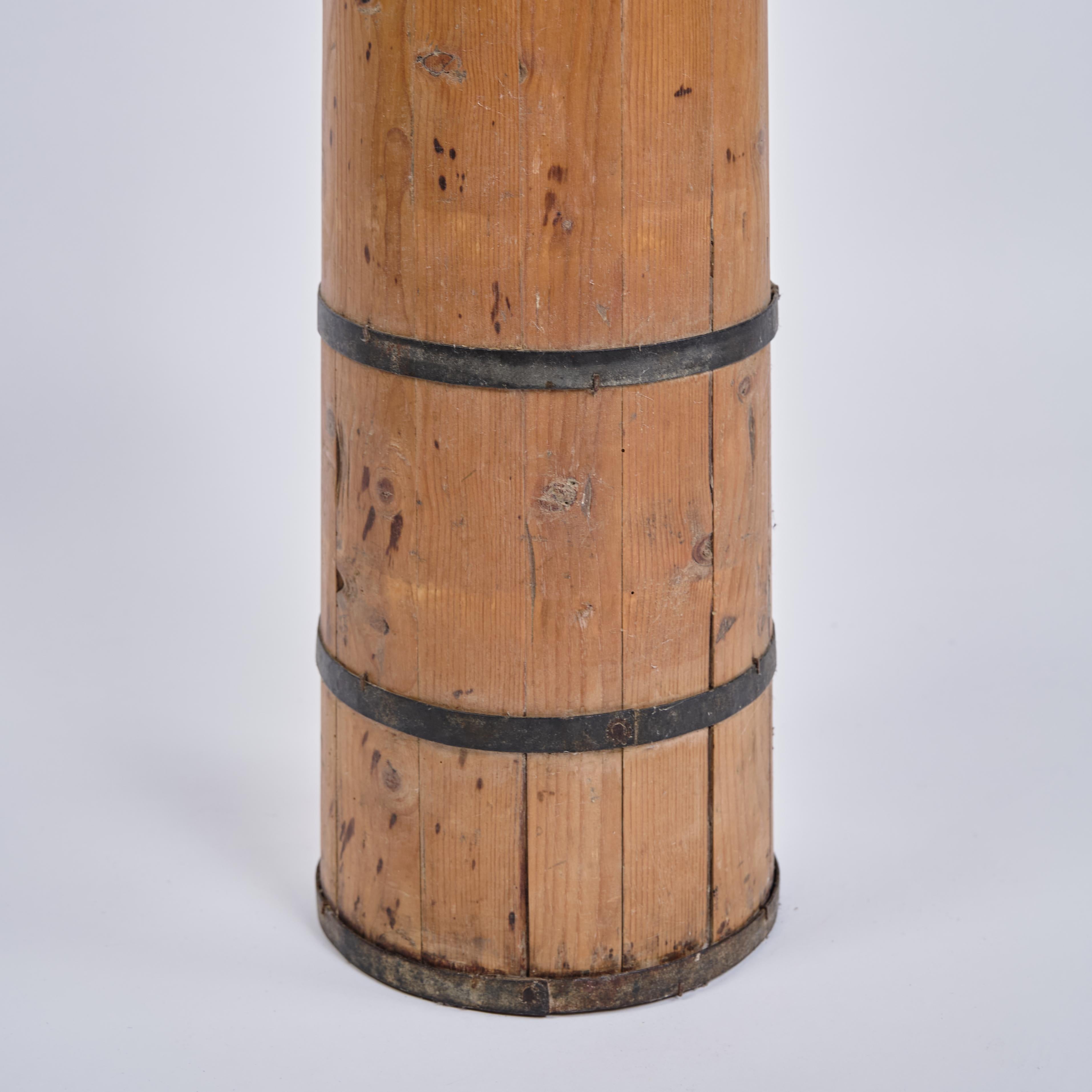 Antique butter grinder from the 1860s. Made of oak with steel details. Height 100 cm, diameter 25 cm. Possibly used as an umbrella holder.

— Origin: Europe (presumably Denmark)
— Period: 1860s
— Materials: Oak & steel
— Dimensions: H: 100 cm,