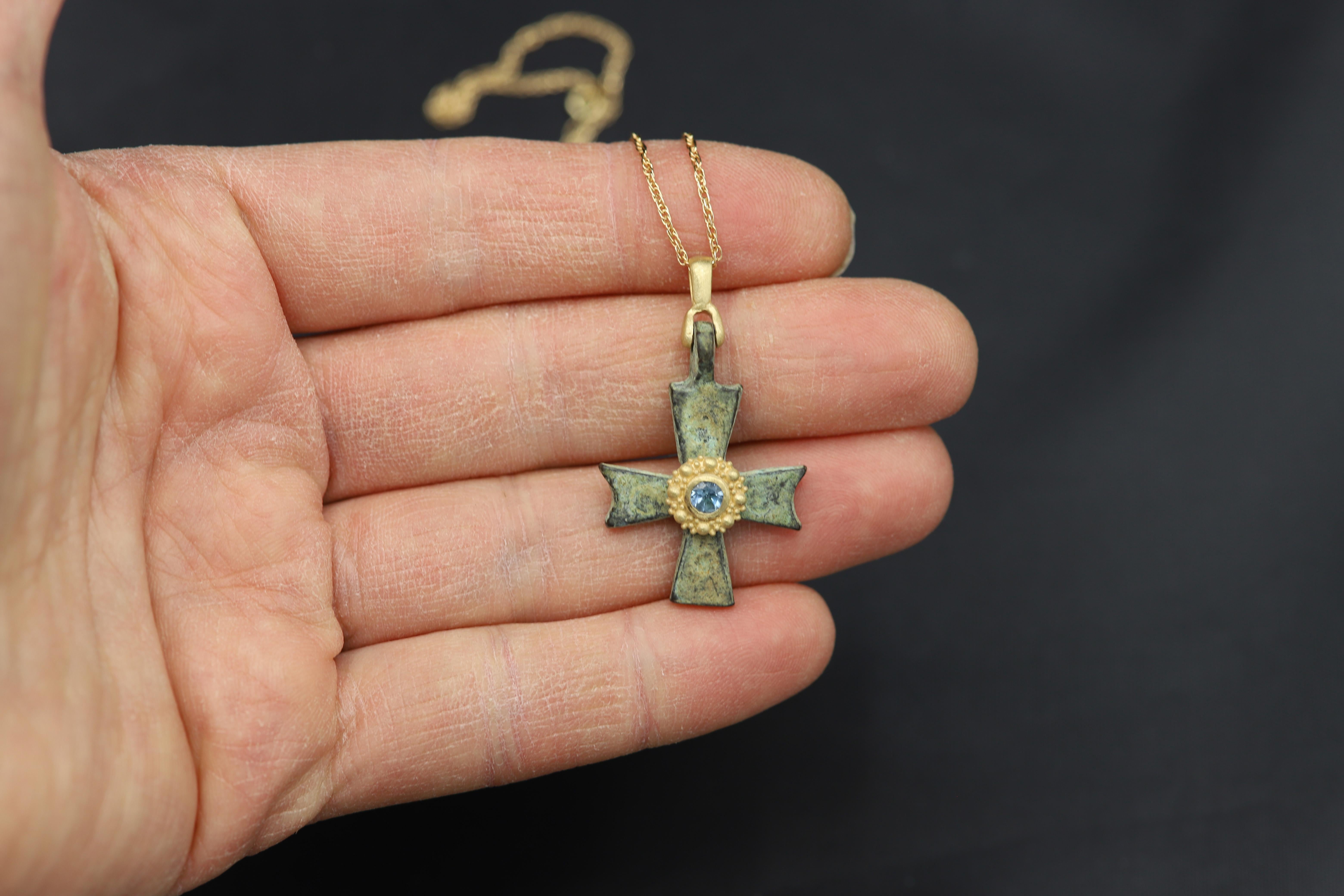 Antikes byzantinisches Kreuz-Set aus 18 Karat Gelbgold und Aquamarin mit römischem Kreuz (Byzantinisch)