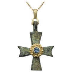 Antikes byzantinisches Kreuz-Set aus 18 Karat Gelbgold und Aquamarin mit römischem Kreuz