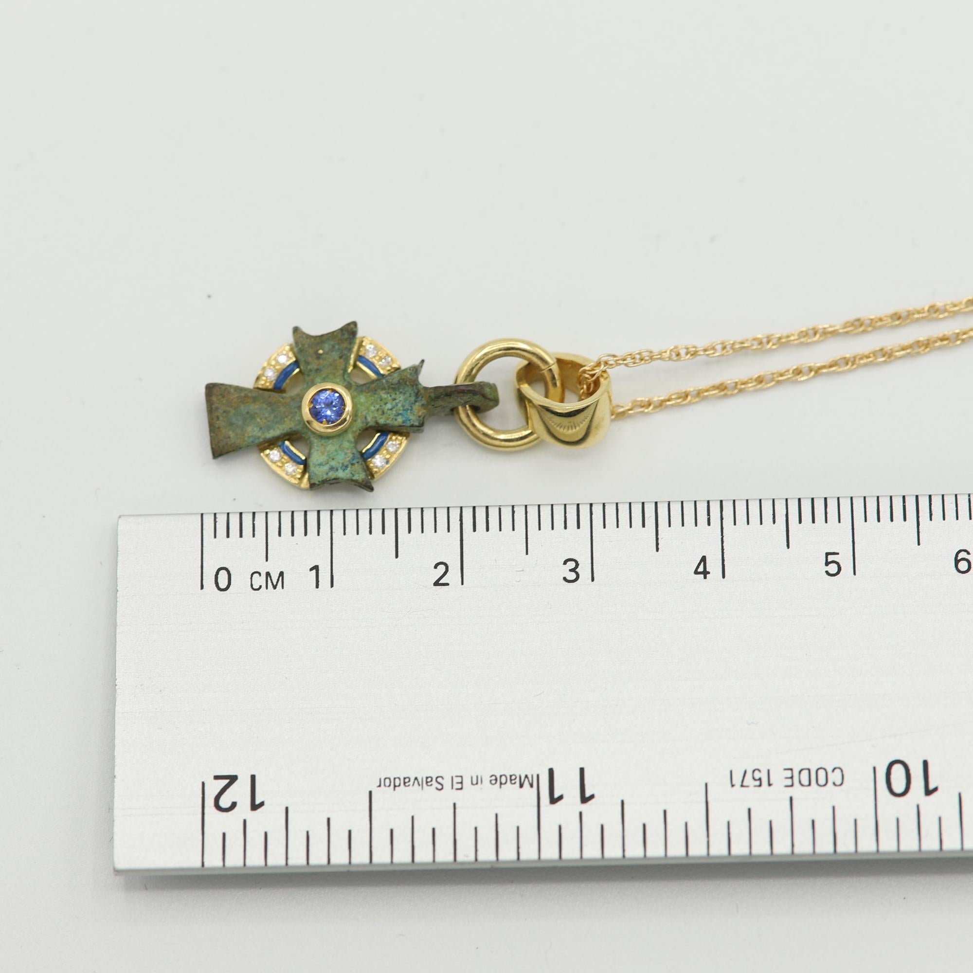 Byzantinisches Kreuz im einzigartigen Stil 18 Karat Gold & Blauer Saphir (#9) im Zustand „Neu“ in Brooklyn, NY