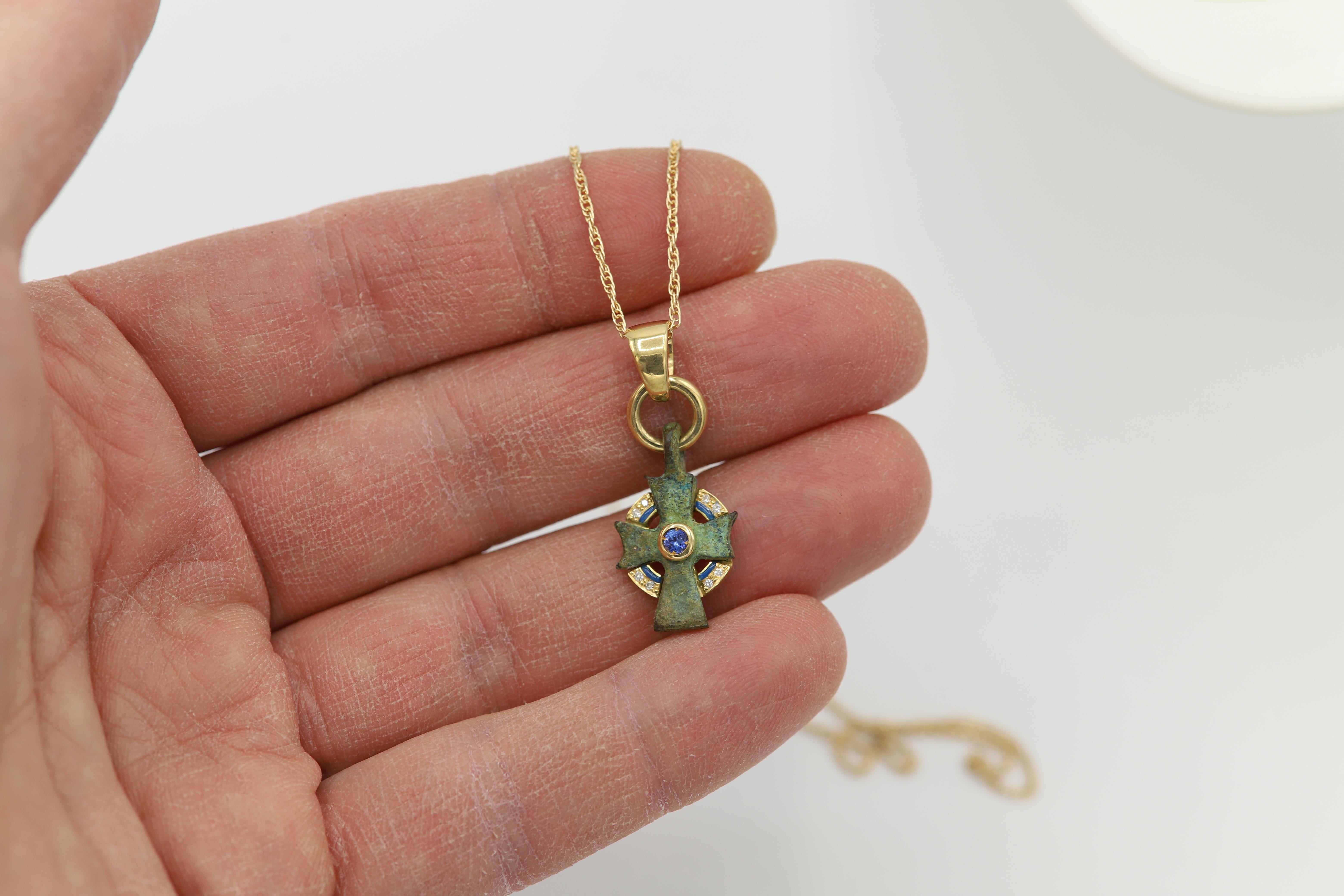 Byzantinisches Kreuz im einzigartigen Stil 18 Karat Gold & Blauer Saphir (#9) für Damen oder Herren