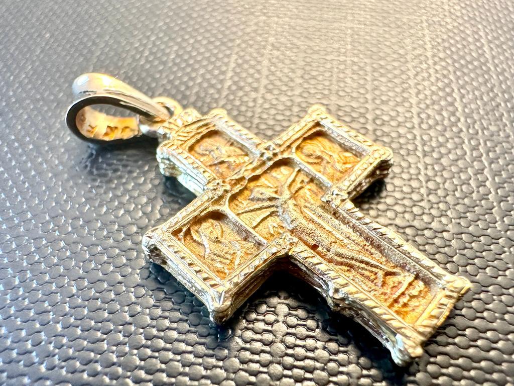 Crucifix byzantin ancien en or jaune 18 carats 1